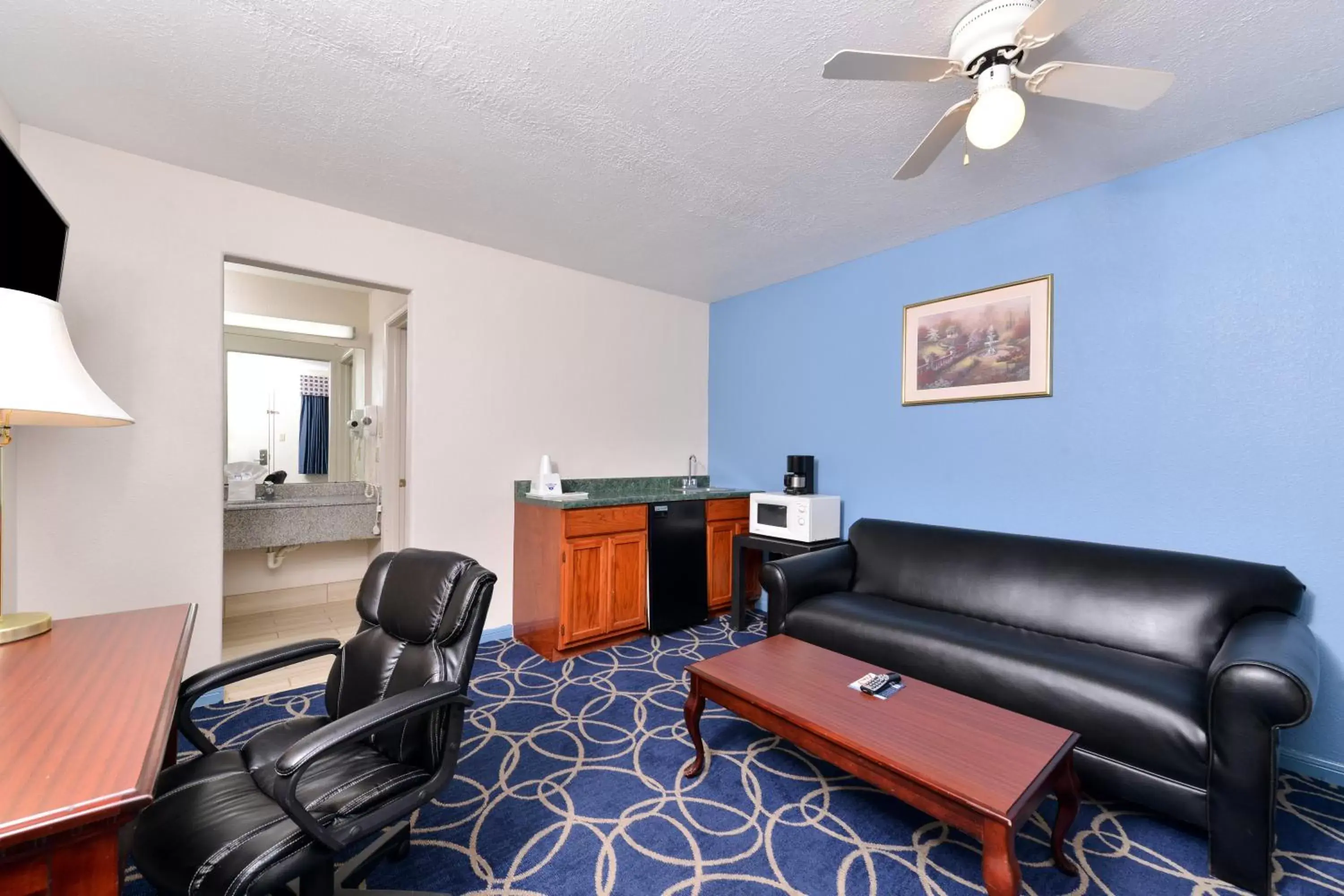 One King Bed Suite in Americas Best Value Inn and Suites Houston/Northwest Brookhollow One King Bed Suite in Americas Best Value Inn and Suites Houston/Northwest Brookhollow