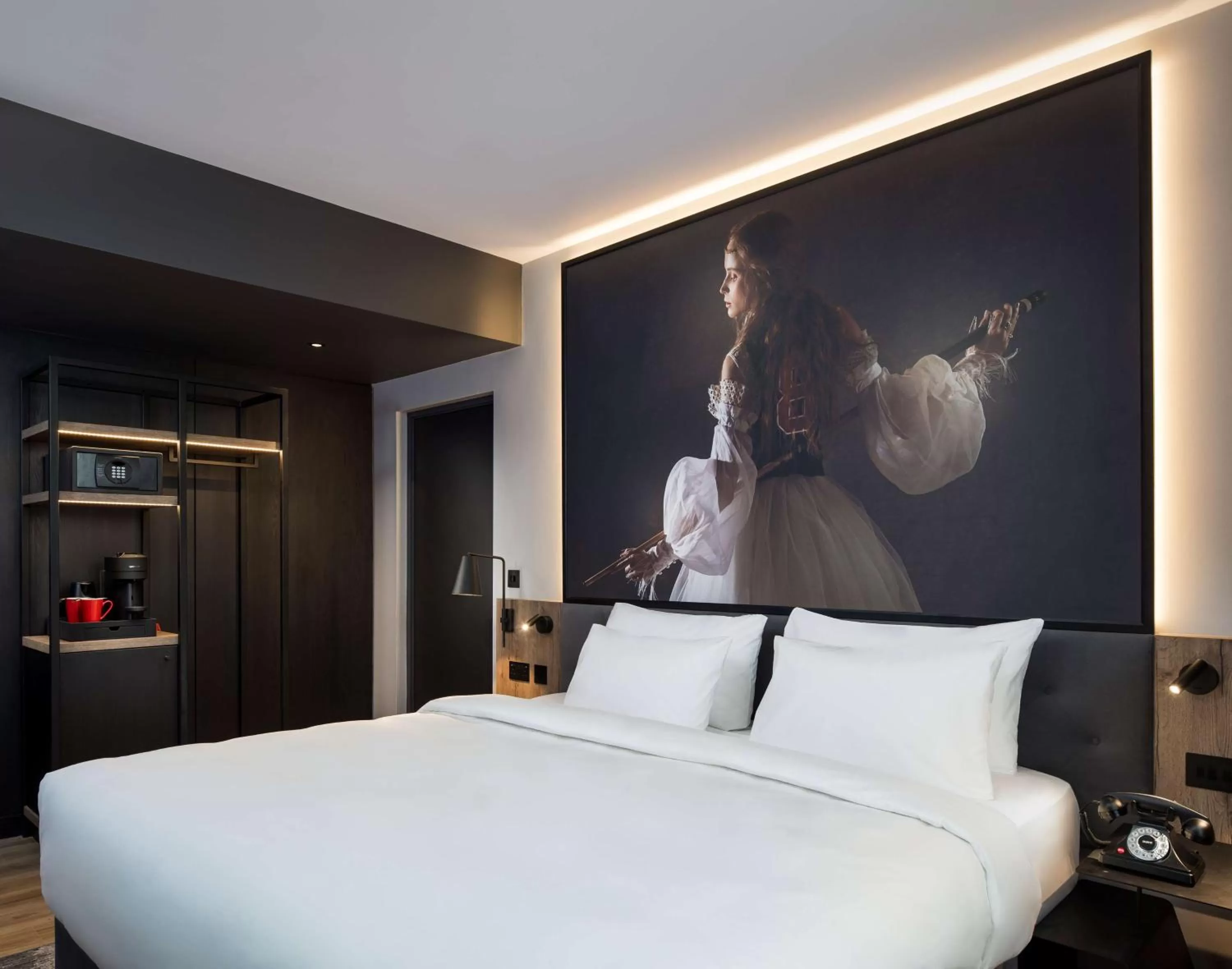 Bedroom, Bed in Radisson RED Hotel, Liverpool