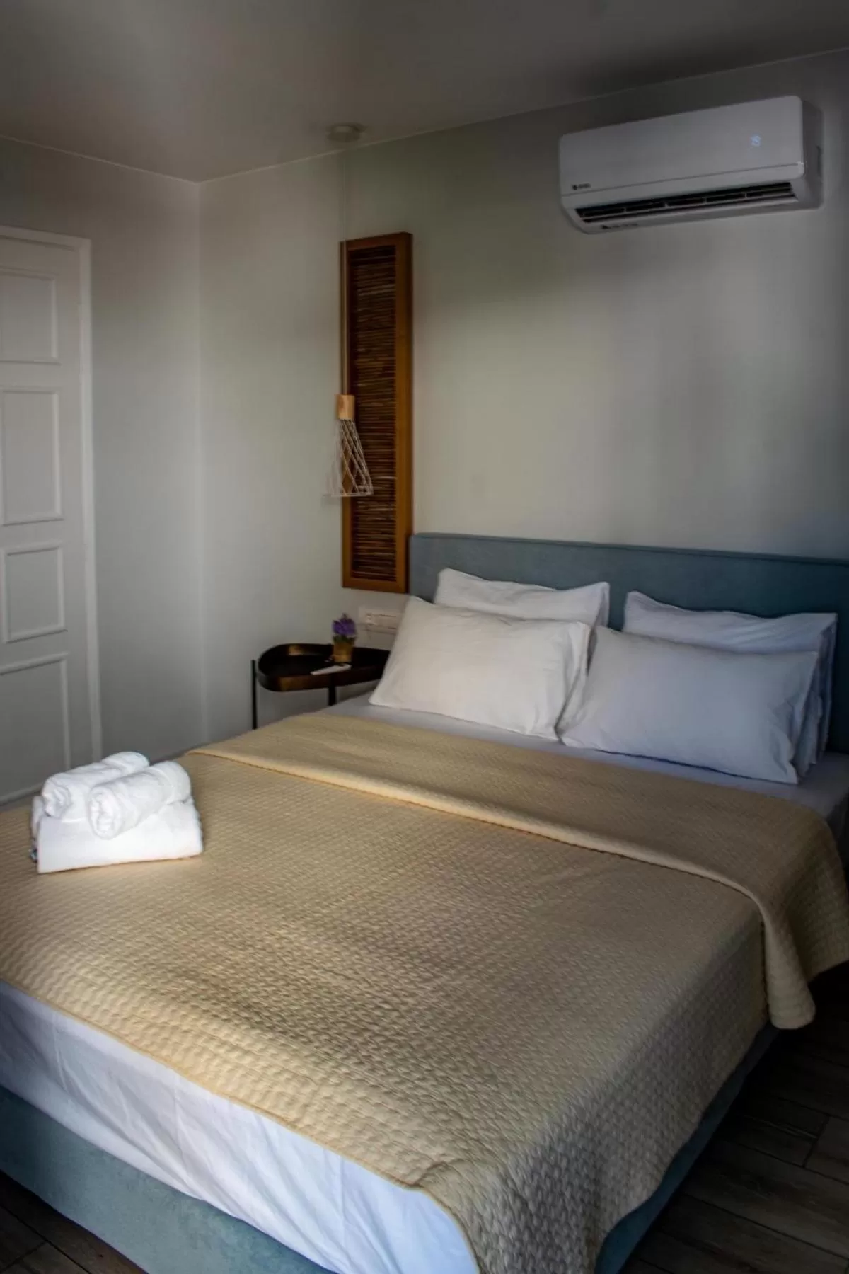 Bed in Ikaros Art Hotel