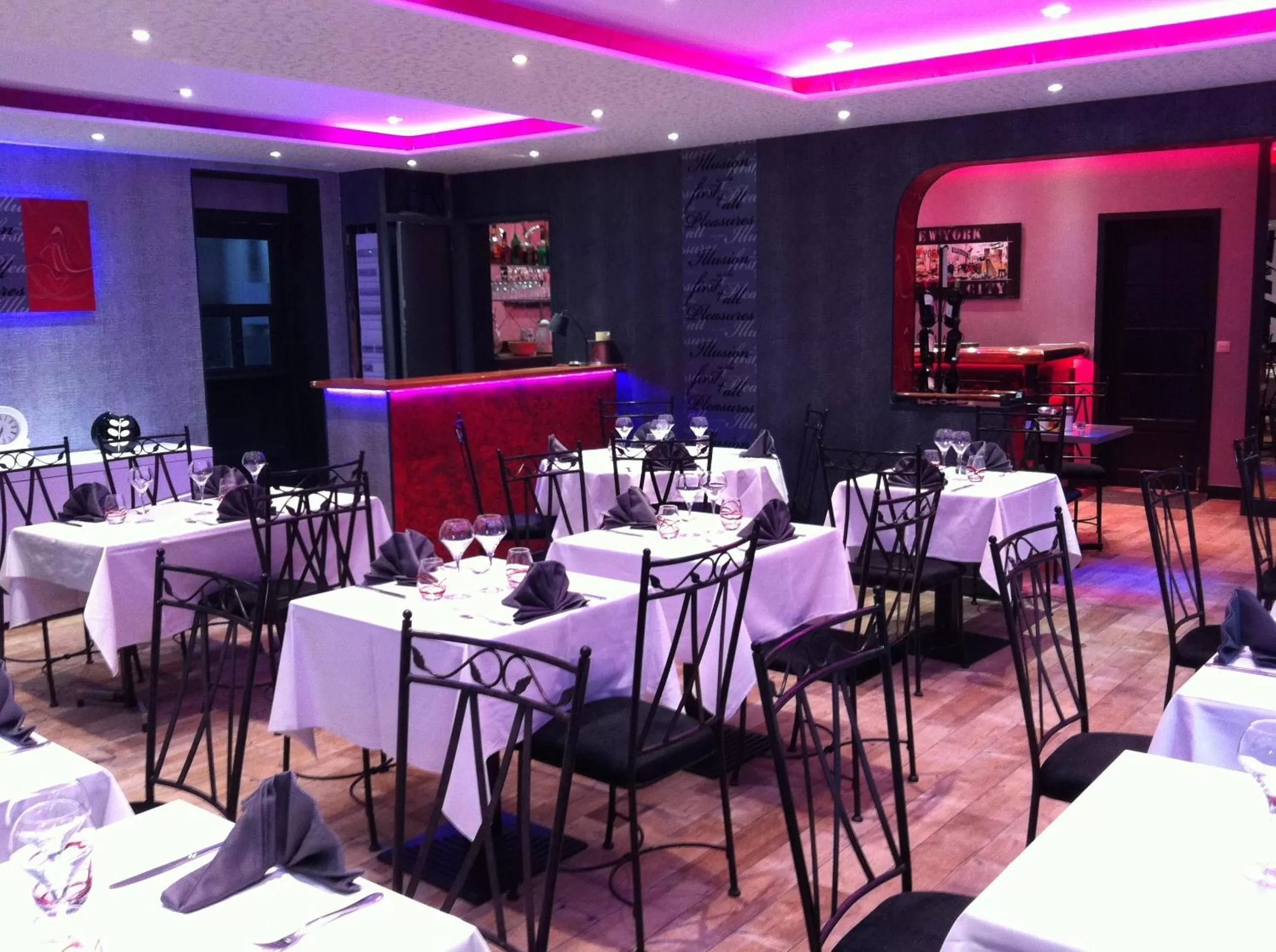 Restaurant/places to eat in Le Beverl'inn