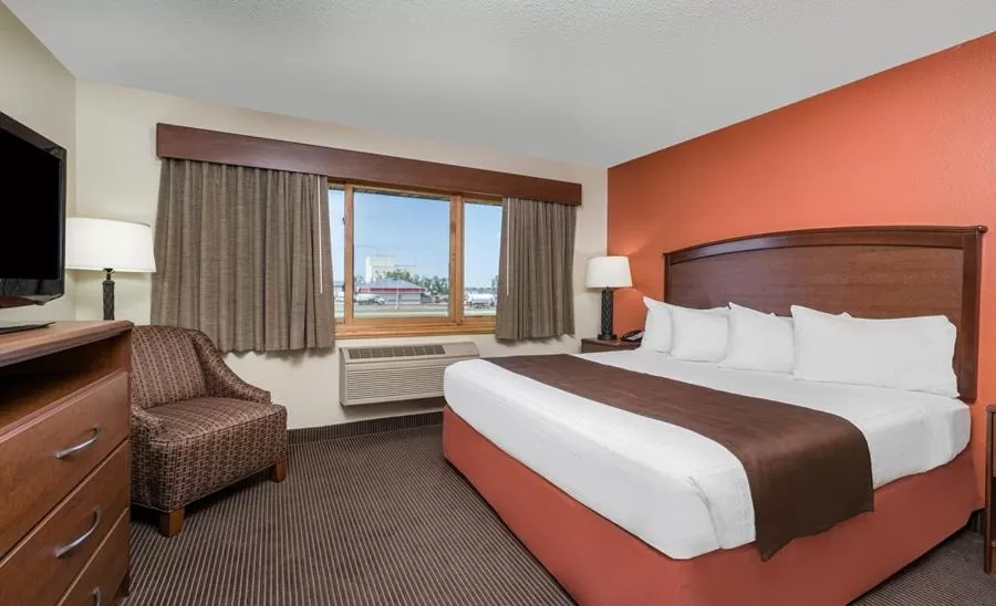 Bedroom, Bed in AmericInn by Wyndham Grafton