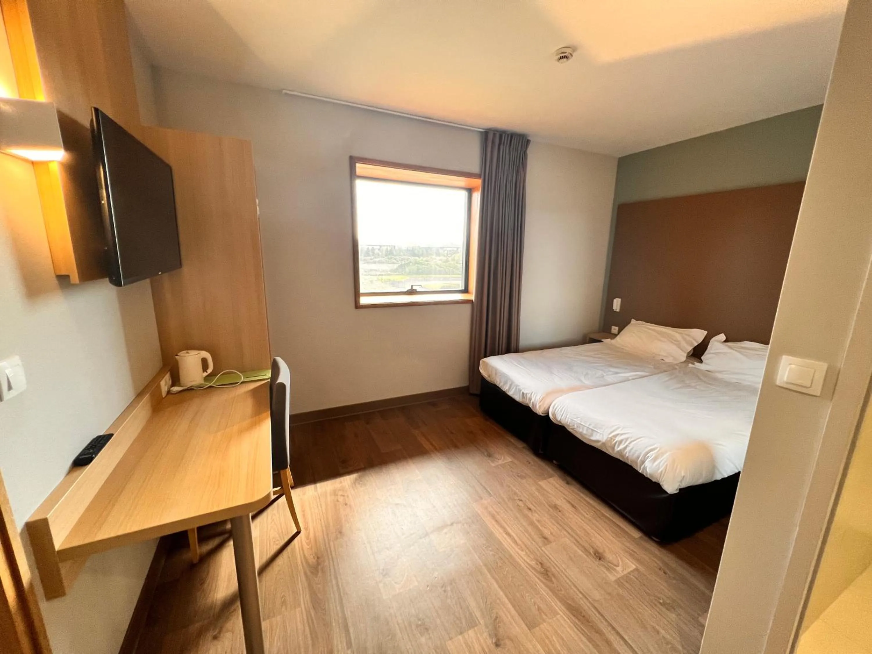 Bedroom, Bed in Campanile Metz Nord - Woippy- Porte du Luxembourg A31