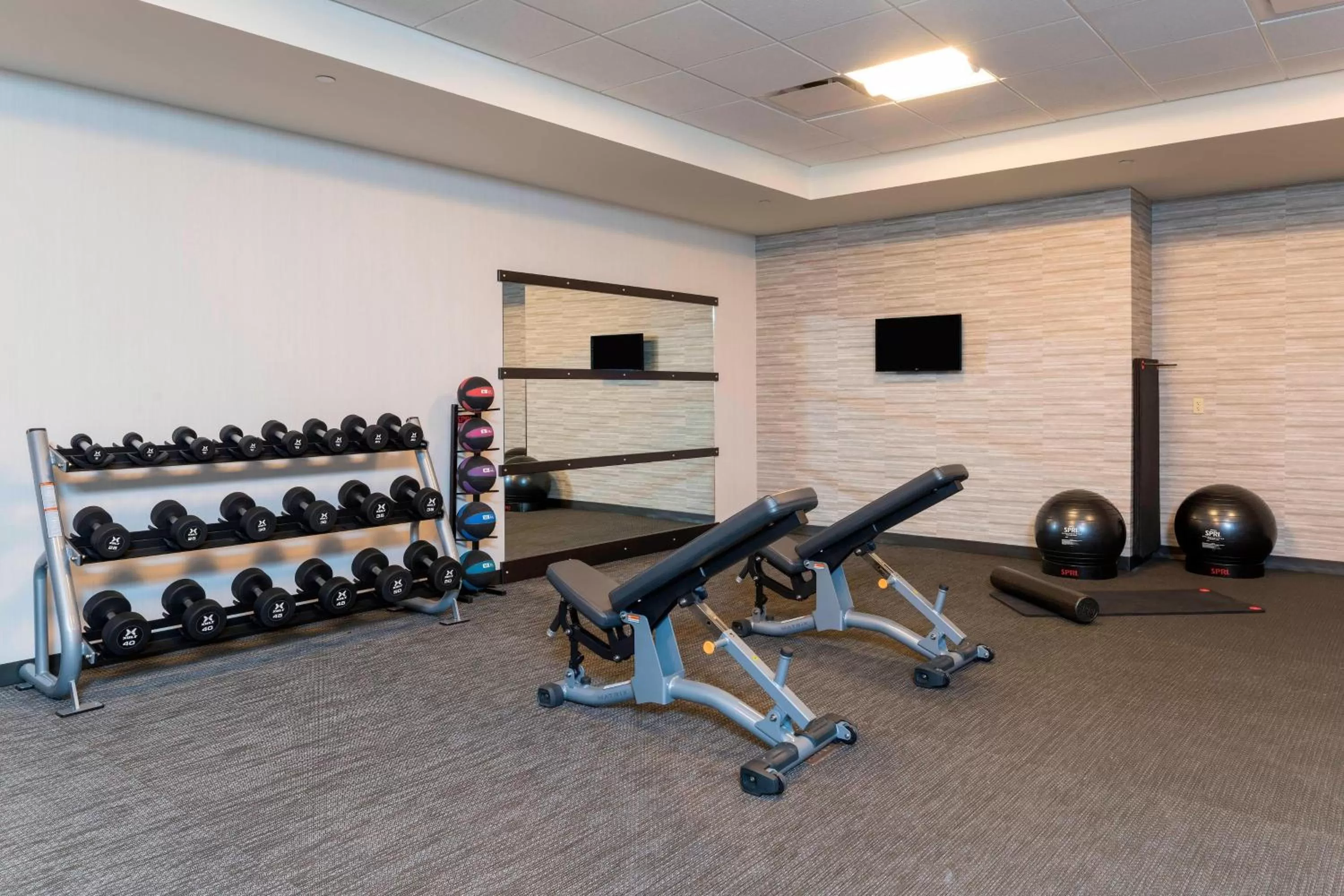 Fitness centre/facilities in Courtyard Louisville Downtown
