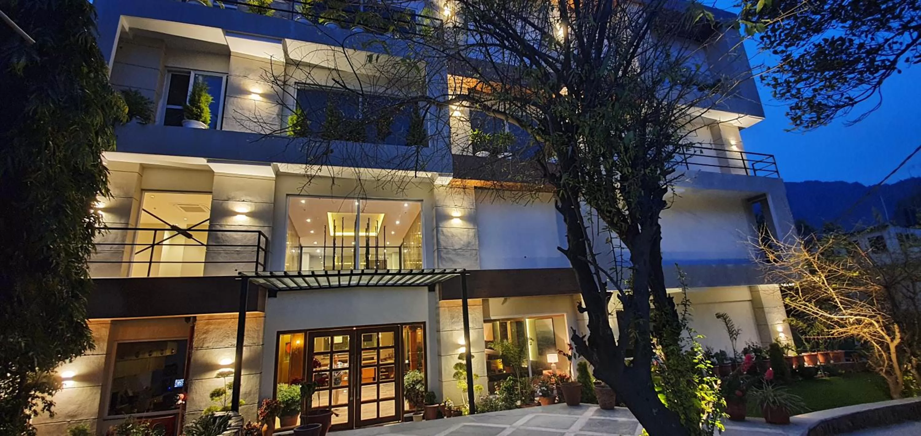 Facade/entrance in Antalya By Divine Ganga Cottage