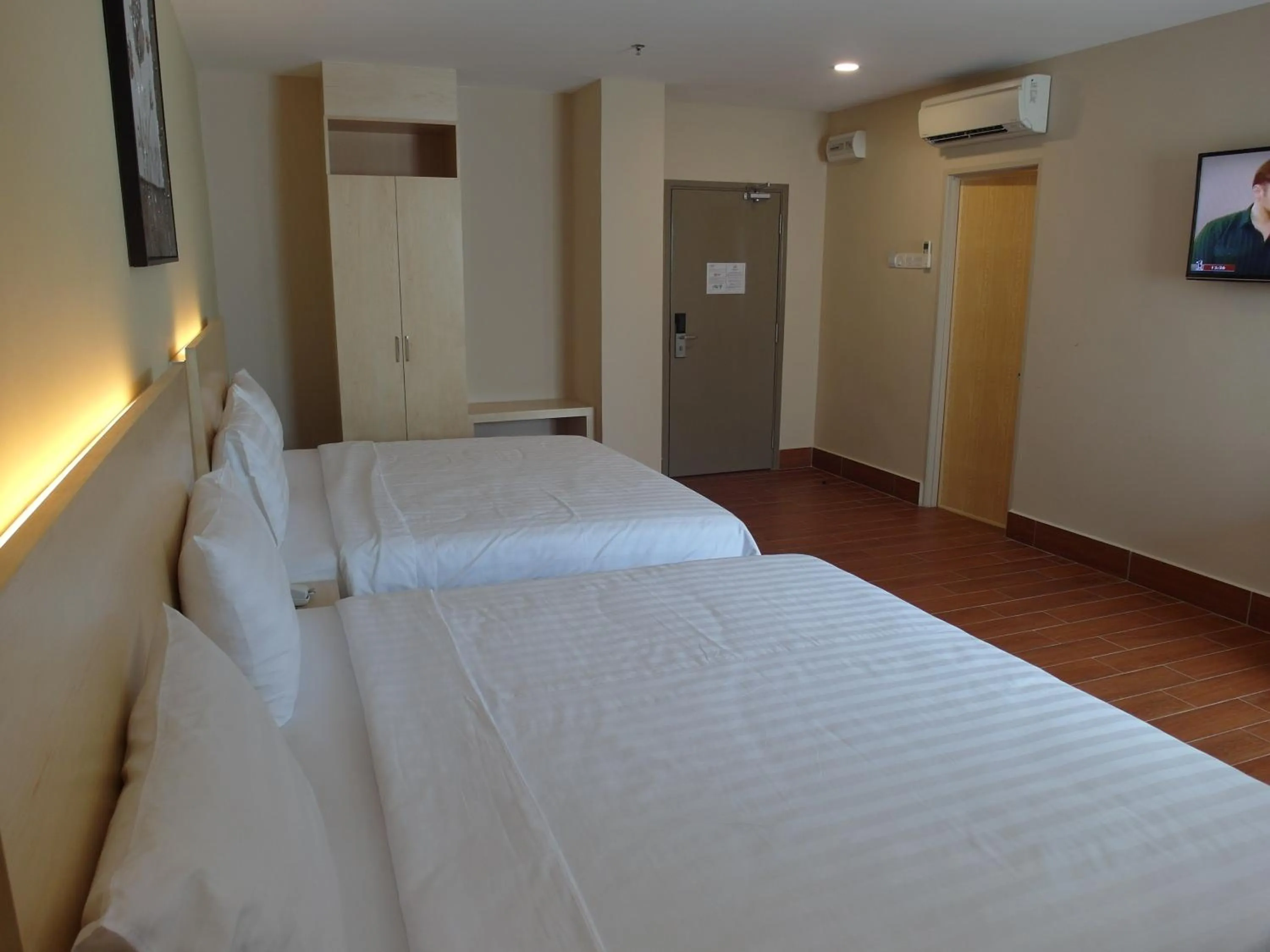 Photo of the whole room, Bed in Metro Hotel @ KL Sentral