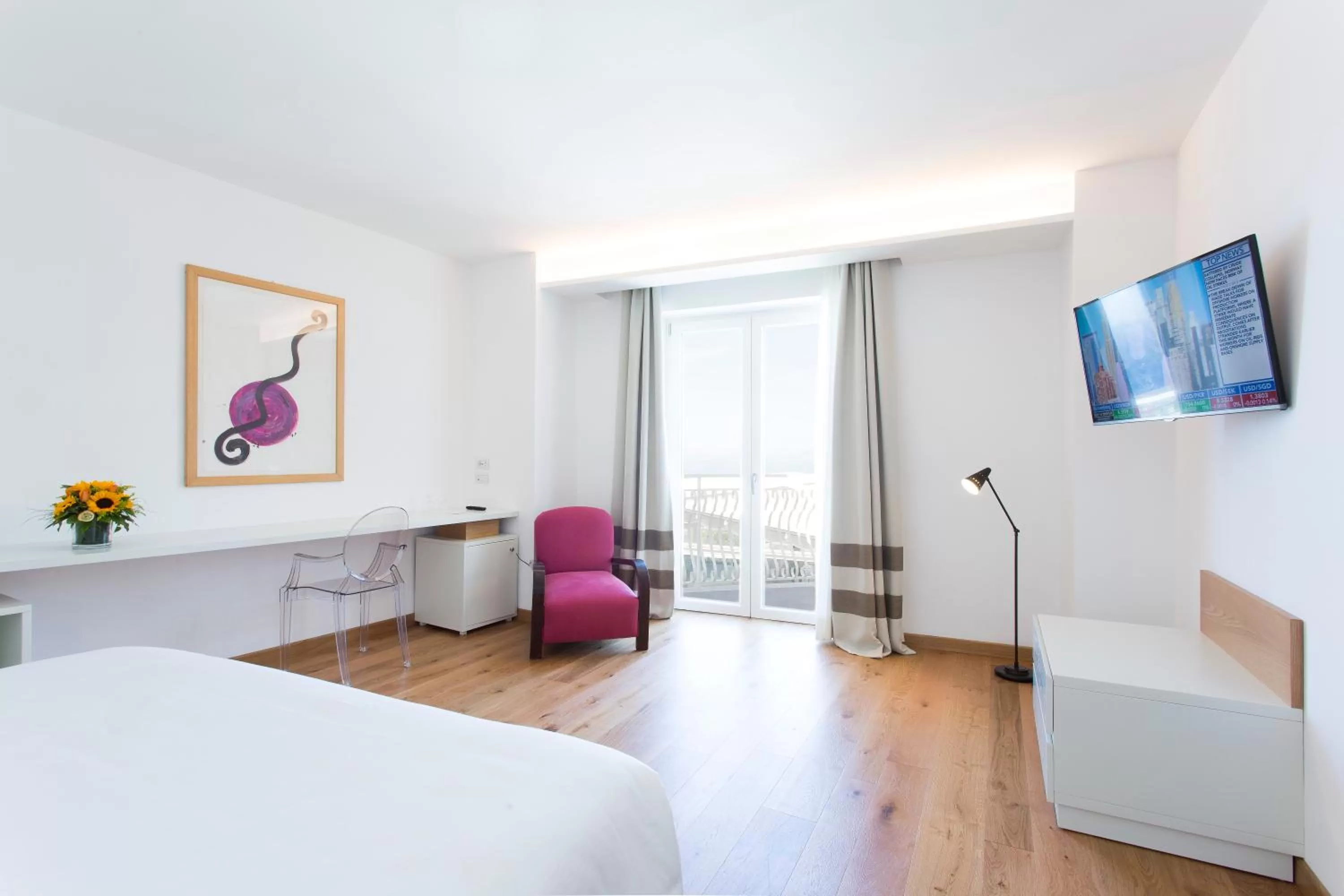 Balcony/Terrace, Bed in Villa Fiorella Art Hotel