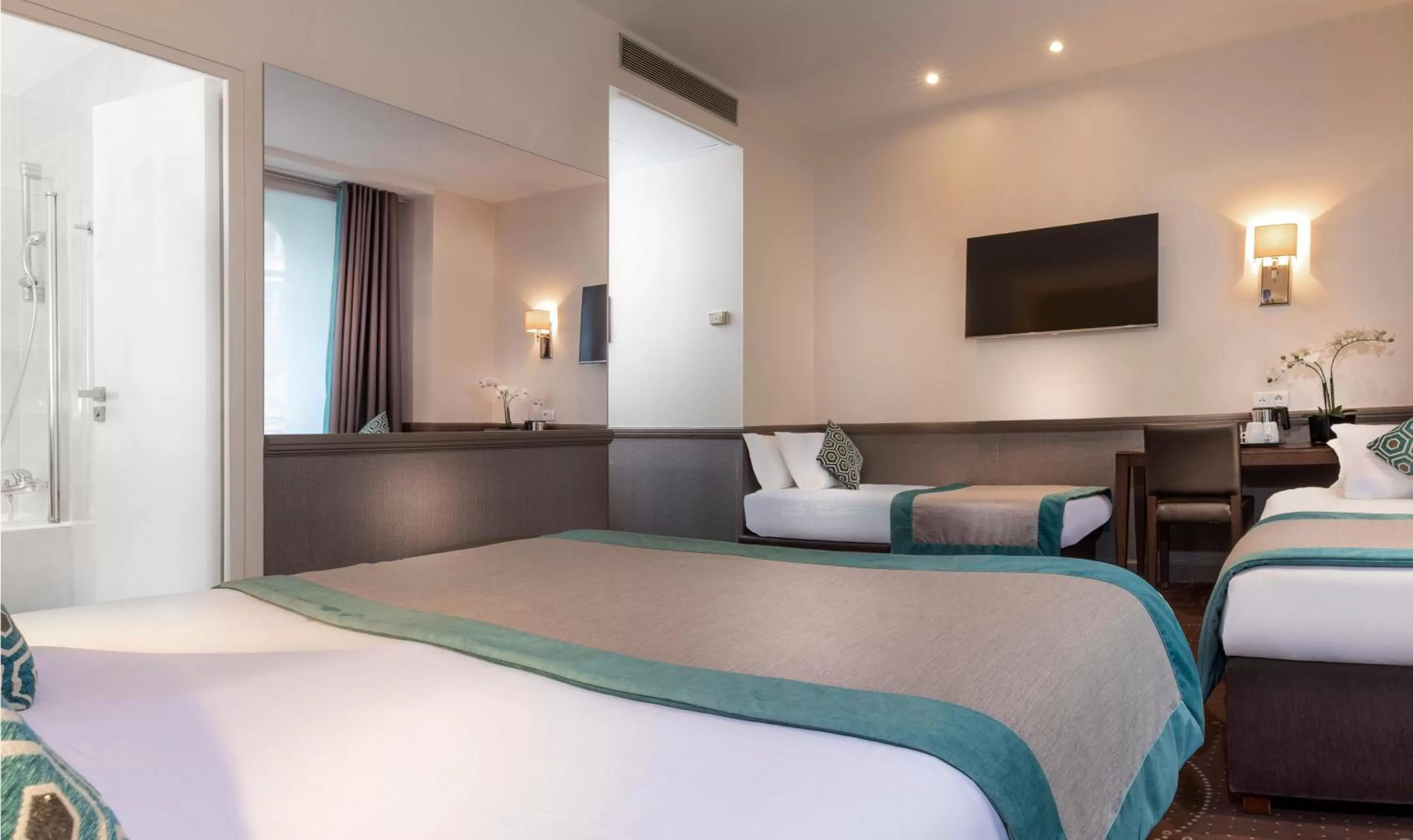 Bed in Elysées Ceramic