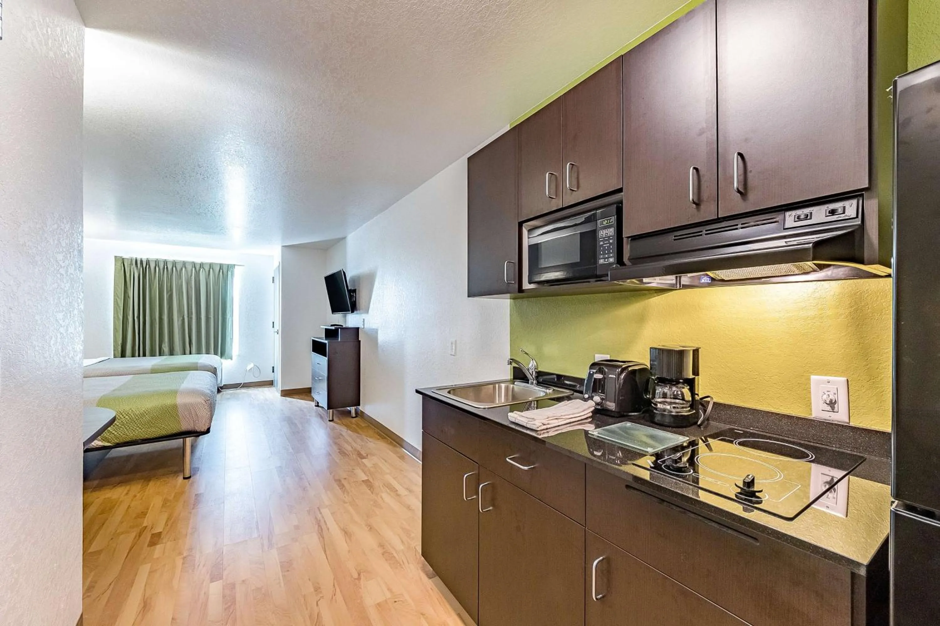 TV and multimedia in Studio 6 New Braunfels, Tx