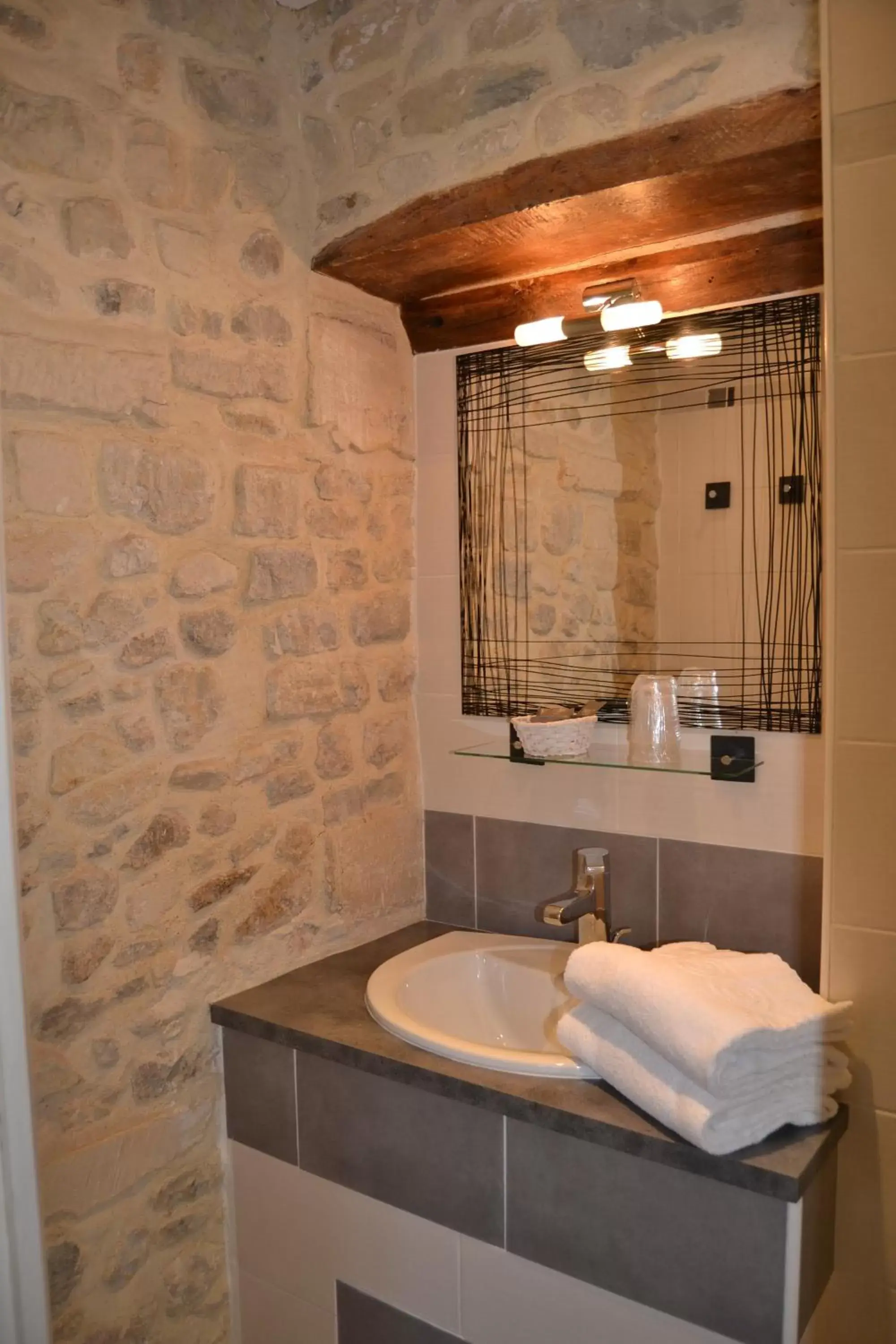 Standard Twin Room - single occupancy in Hotel Reine Mathilde Standard Twin Room - single occupancy in Hotel Reine Mathilde