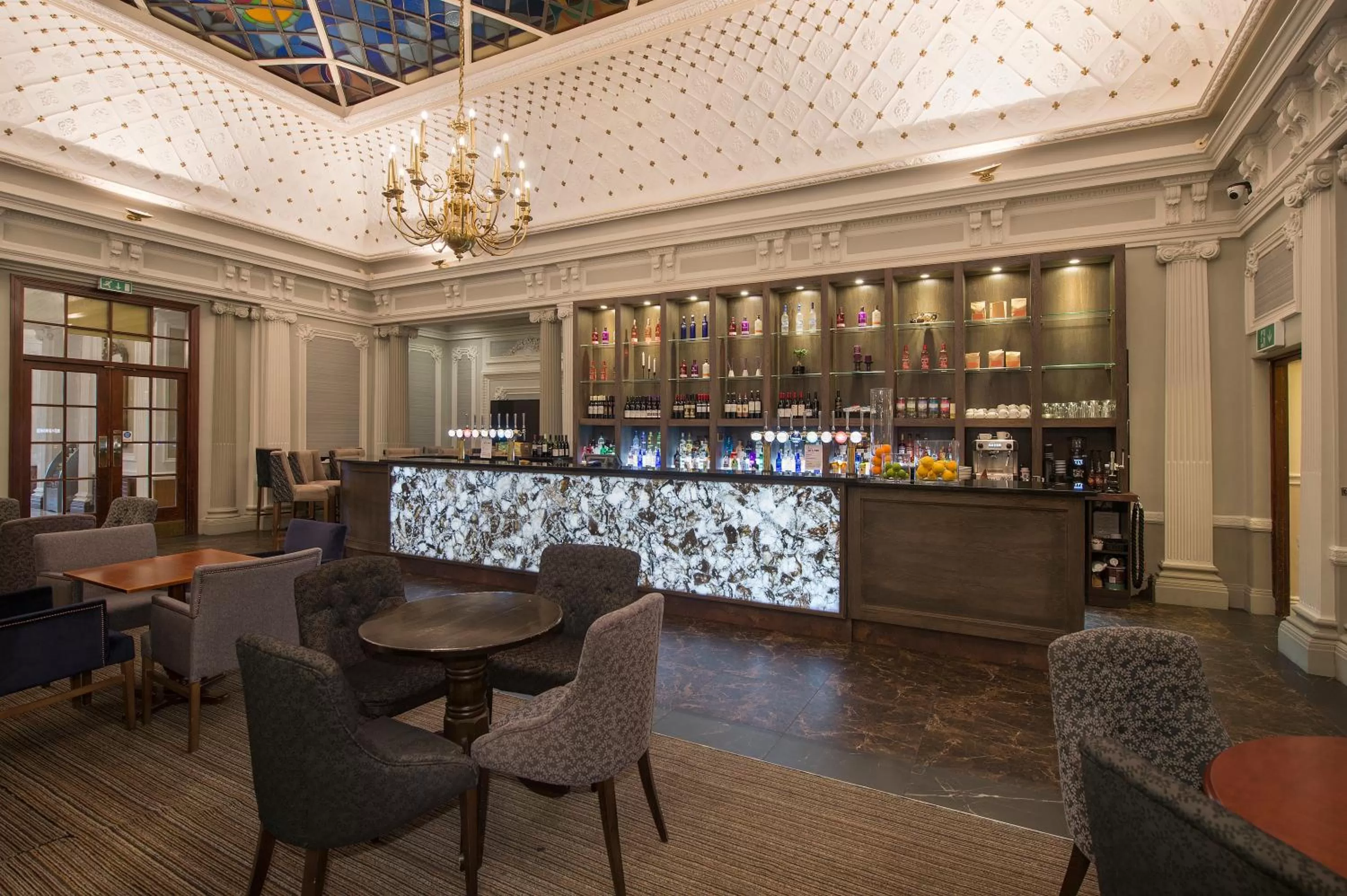 Lounge or bar in Crowne Plaza Royal Victoria - Sheffield by IHG