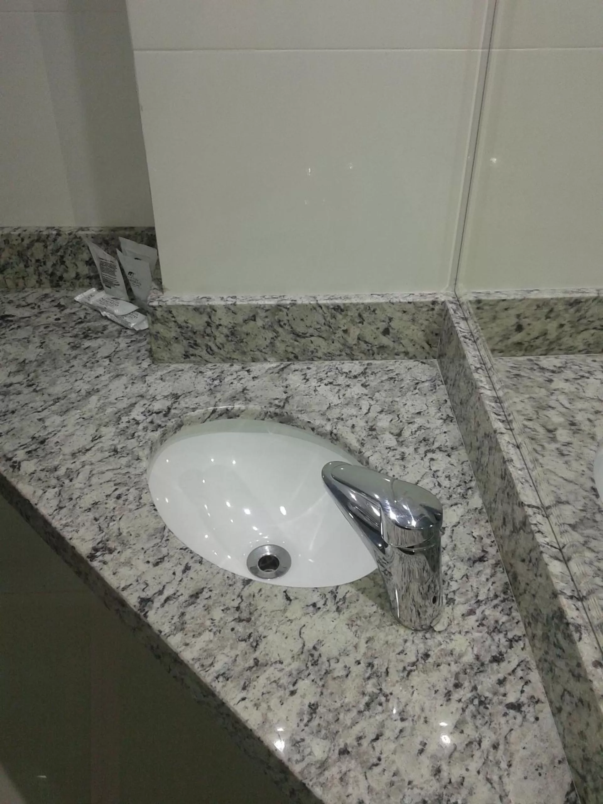 Bathroom in Hotel Maestro Villa Do Lago Toledo