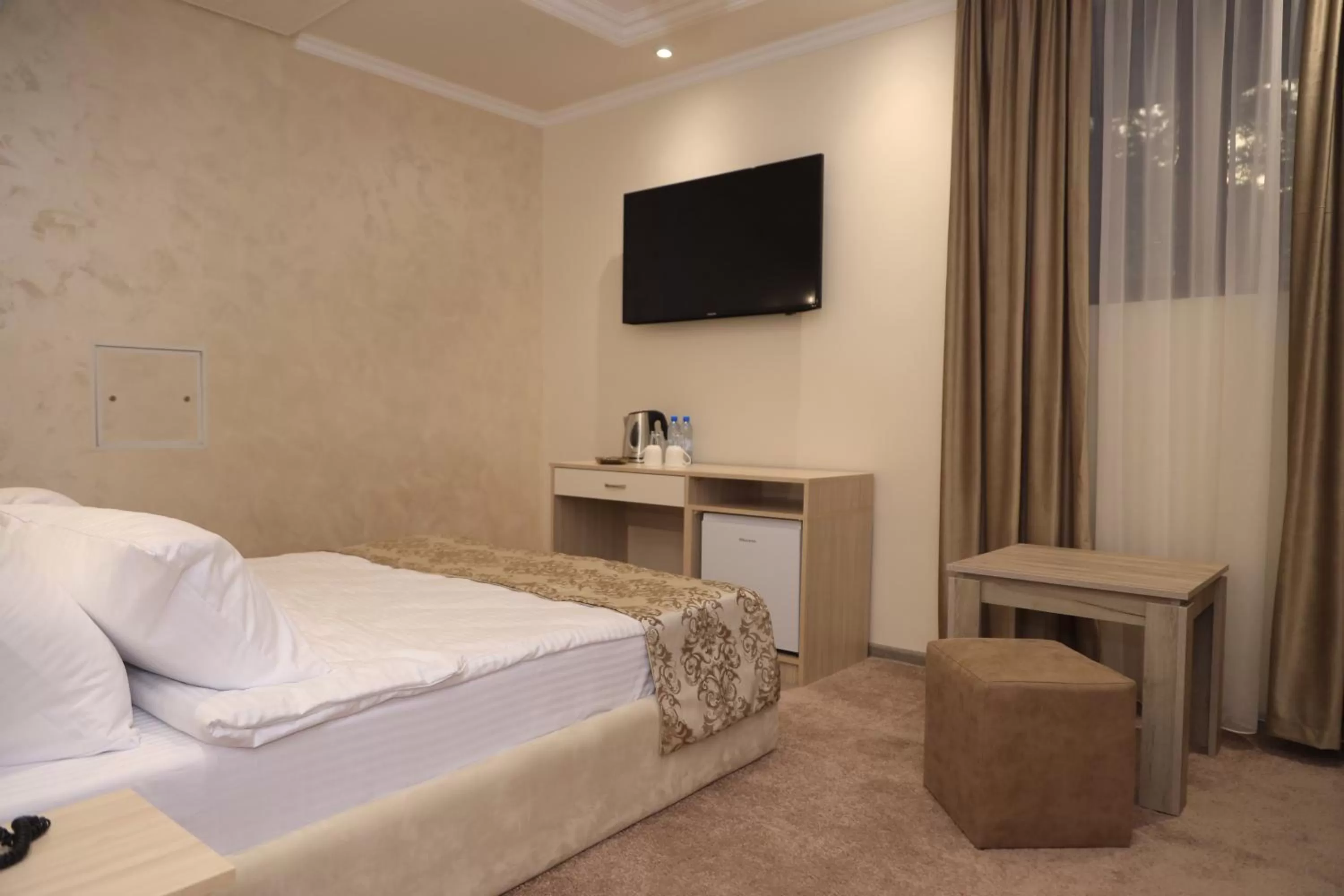 Bed in DeLin Hotel And Tours