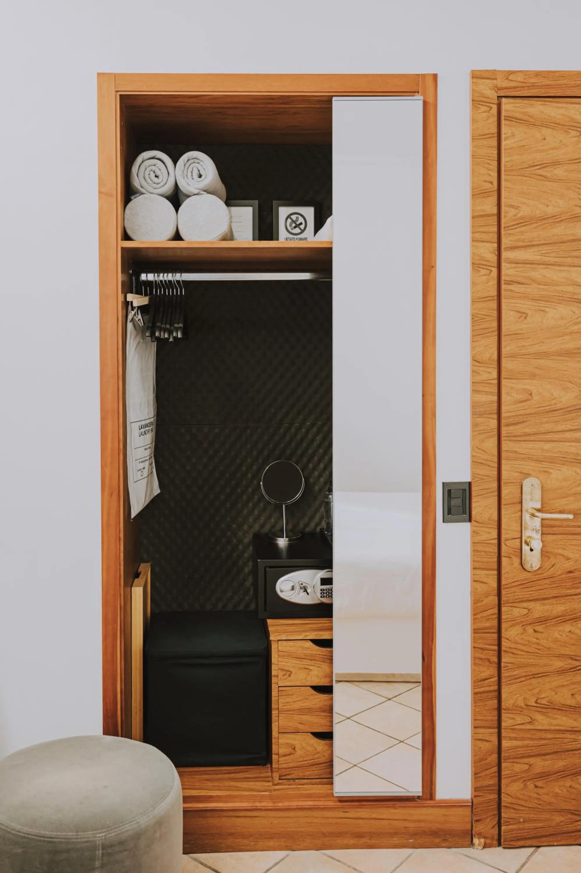 Bedroom in Albergo Delle Regioni, Barberini - Fontana di Trevi