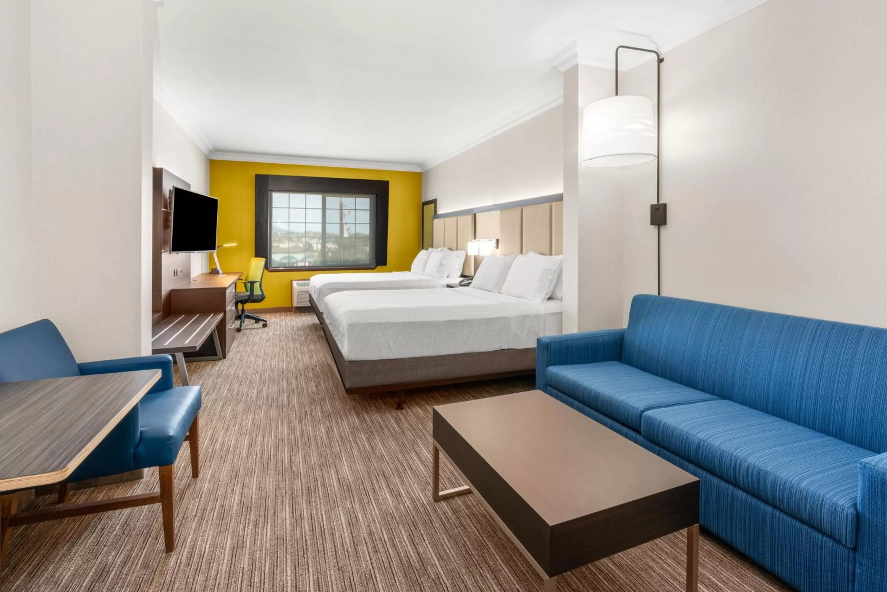 Photo of the whole room, Bed in Holiday Inn Express & Suites Klamath Falls Central by IHG