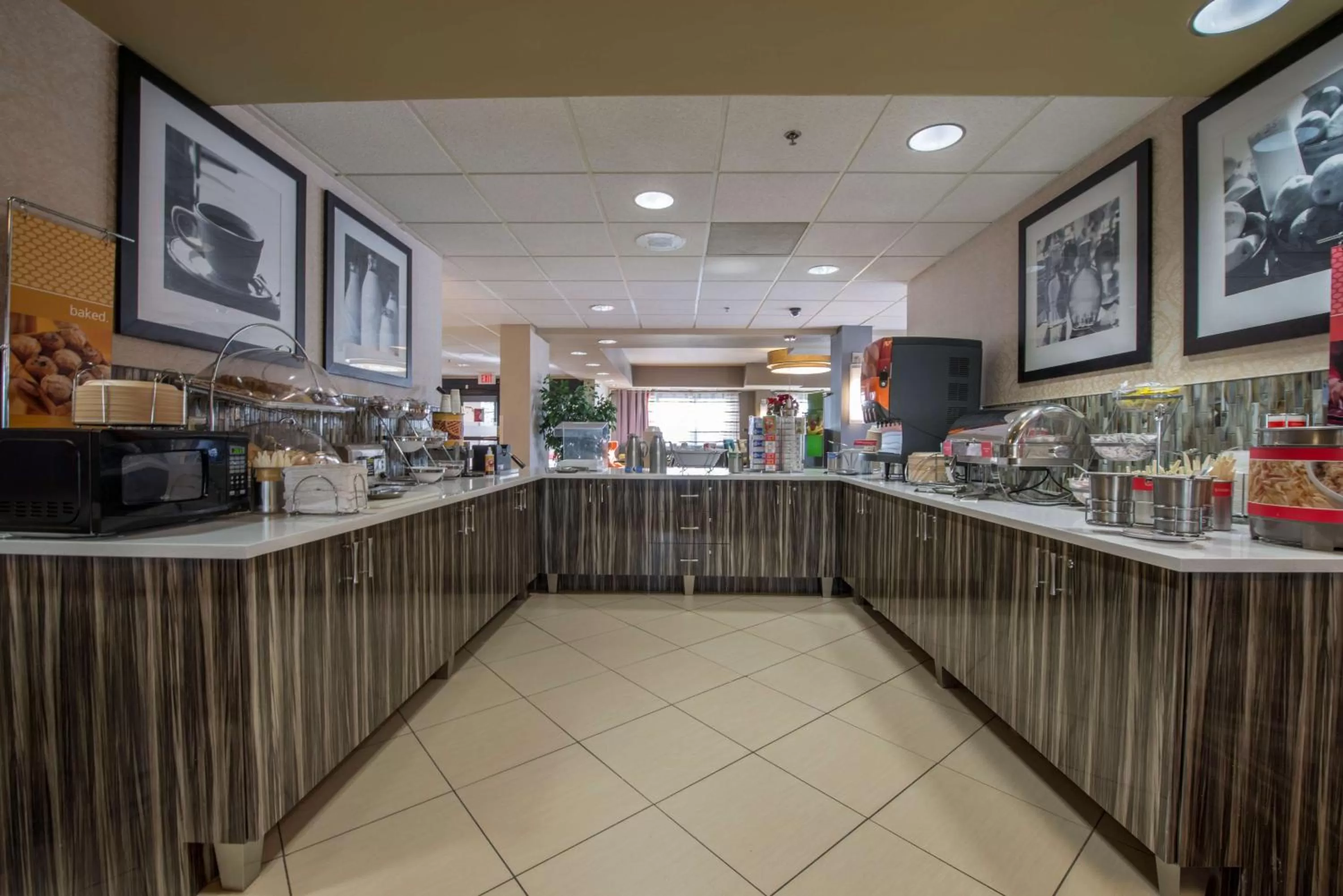 Dining area in Hampton Inn Atlanta-Newnan