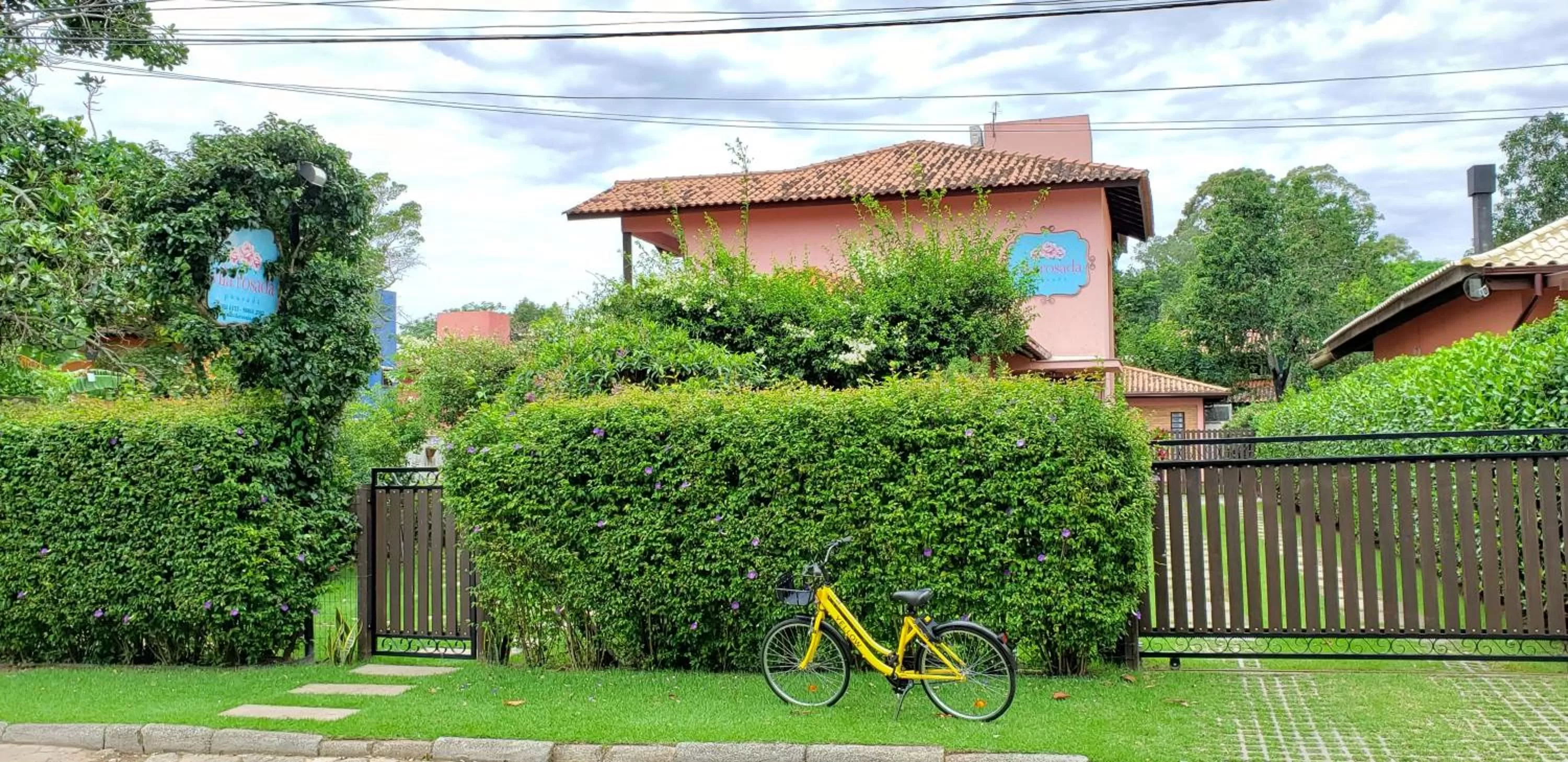 Facade/entrance, Property Building in Pousada Vila Rosada