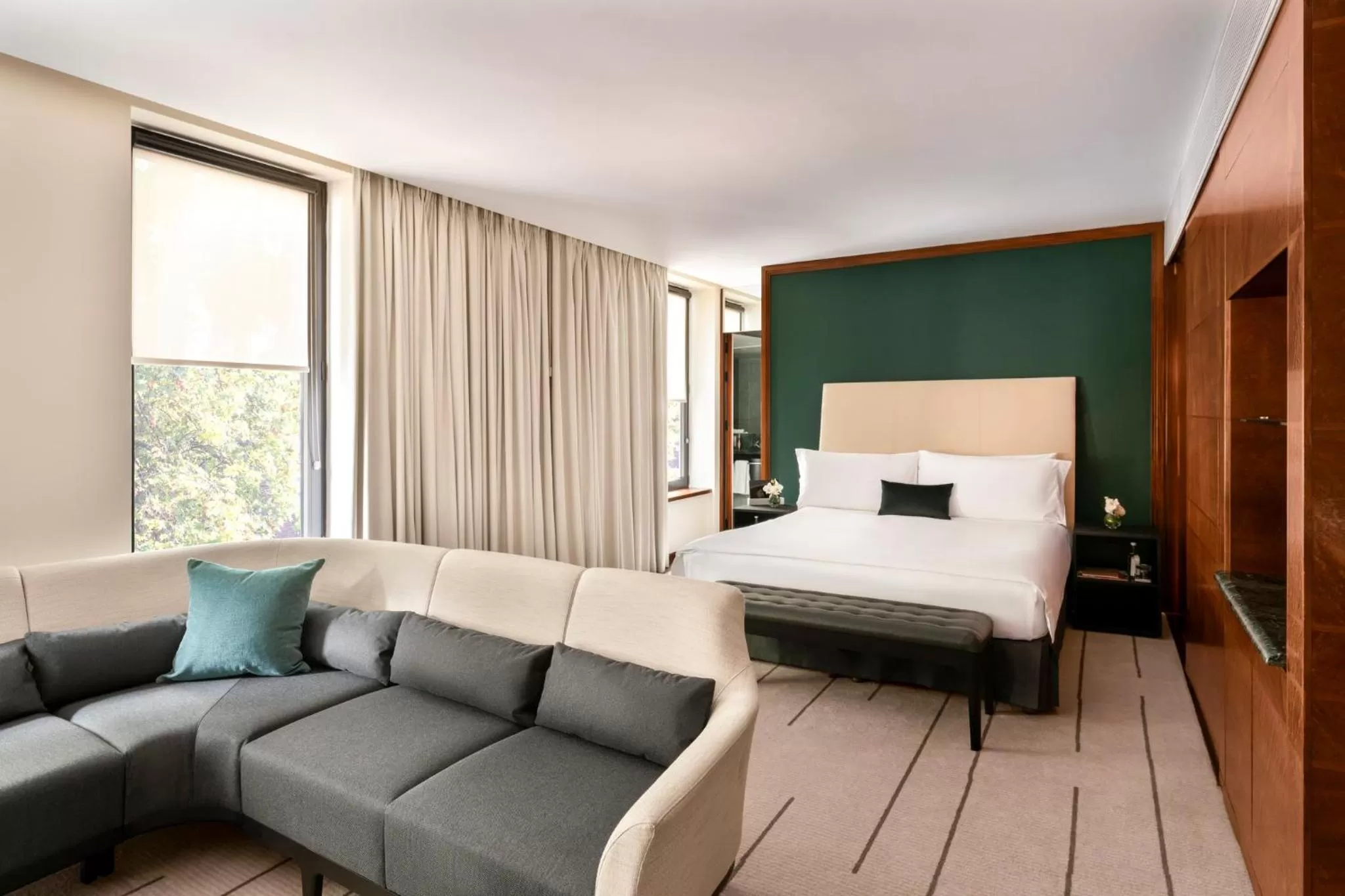 Photo of the whole room, Bed in COMO The Halkin