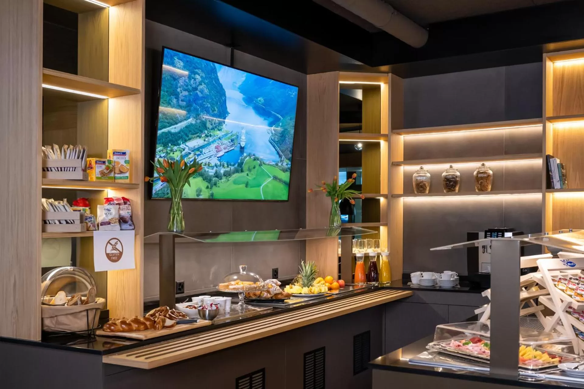 Buffet breakfast in 6532 Smart Hotel - Self check-in