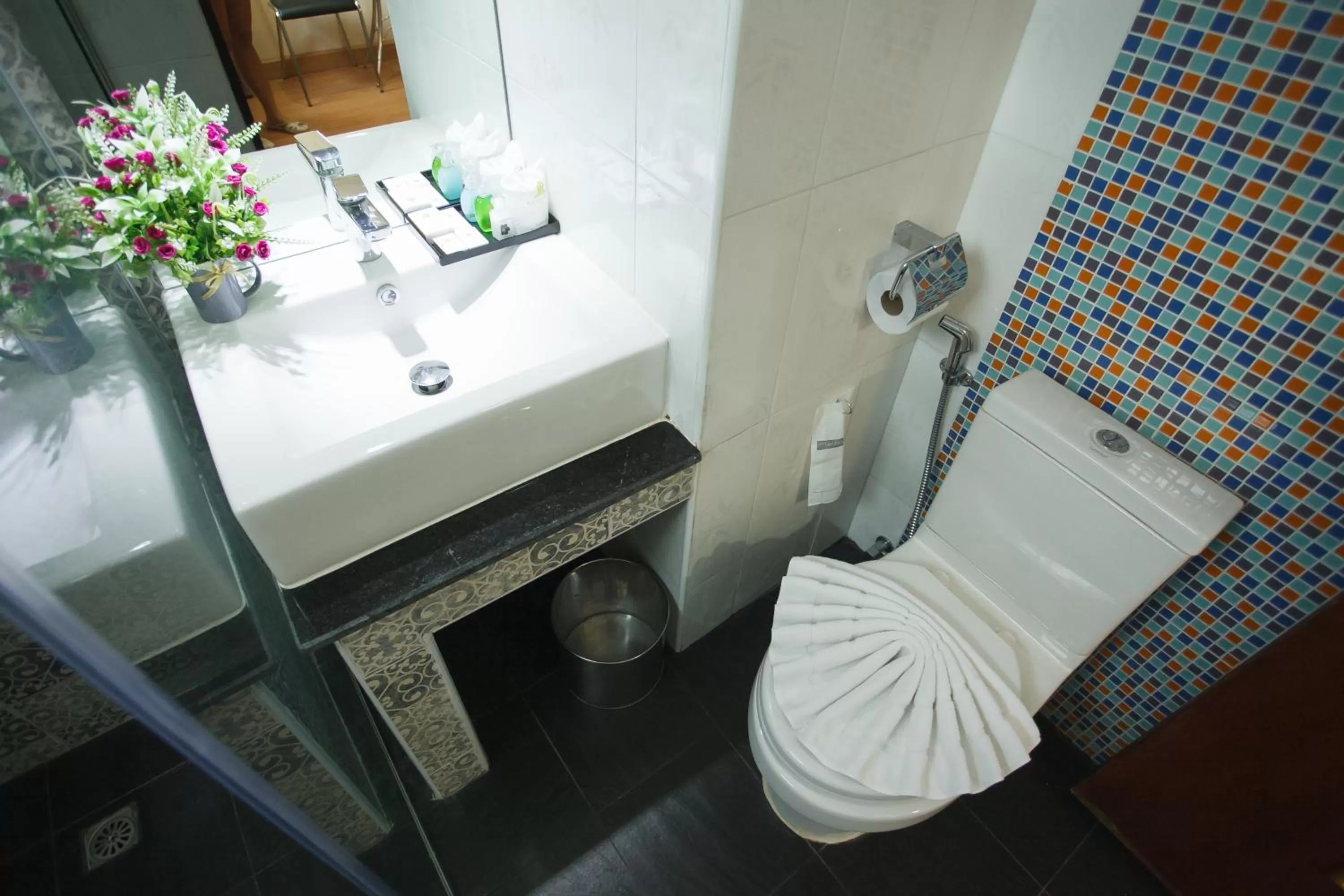 Toilet in Grand Pink Hotel Hatyai