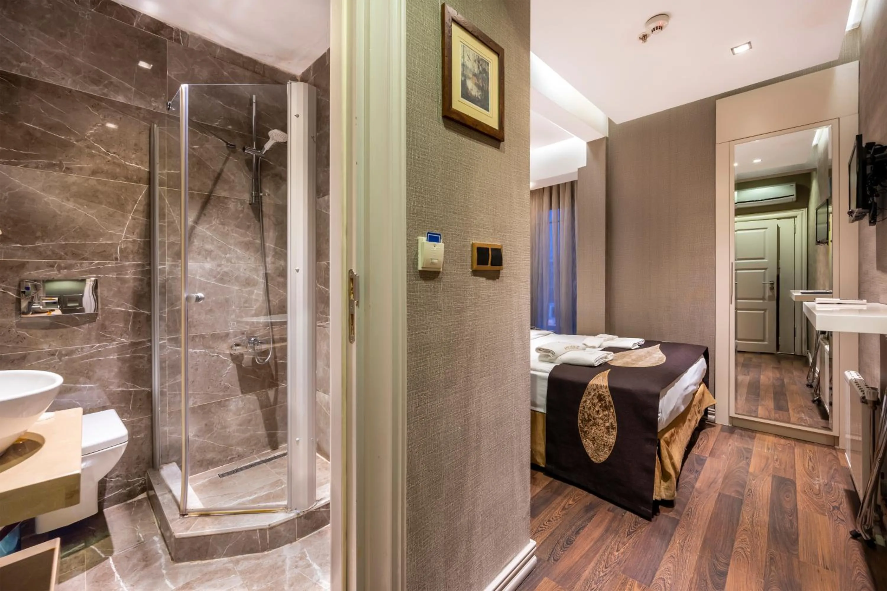 Bathroom in Golden Gate Hotel Topkapı