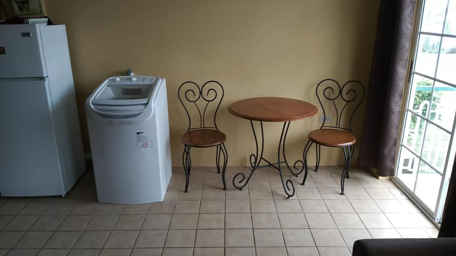 Dining area in Seacastles by the beach/pool