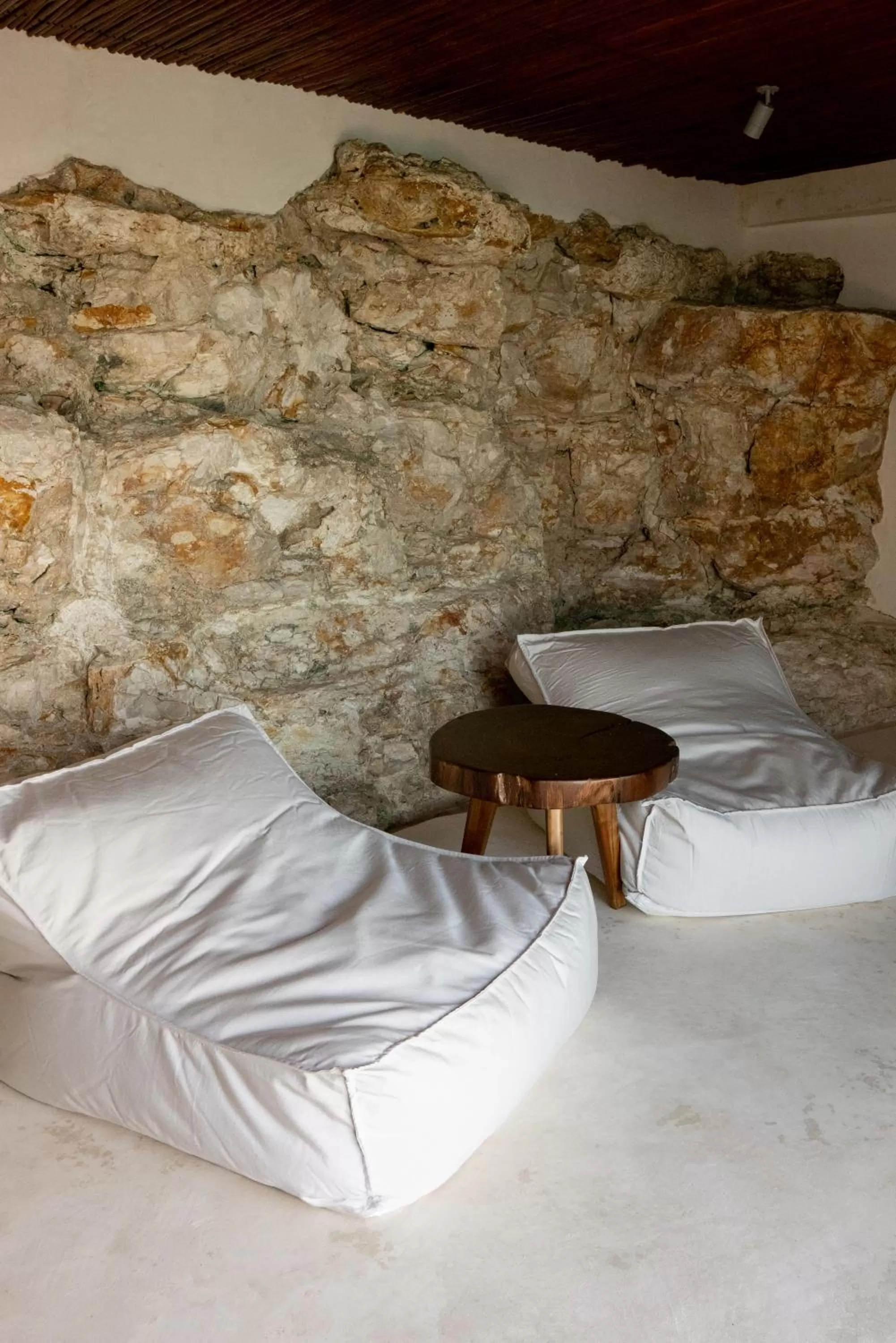 Living room, Bed in Puerta del Cielo Hotel Origen