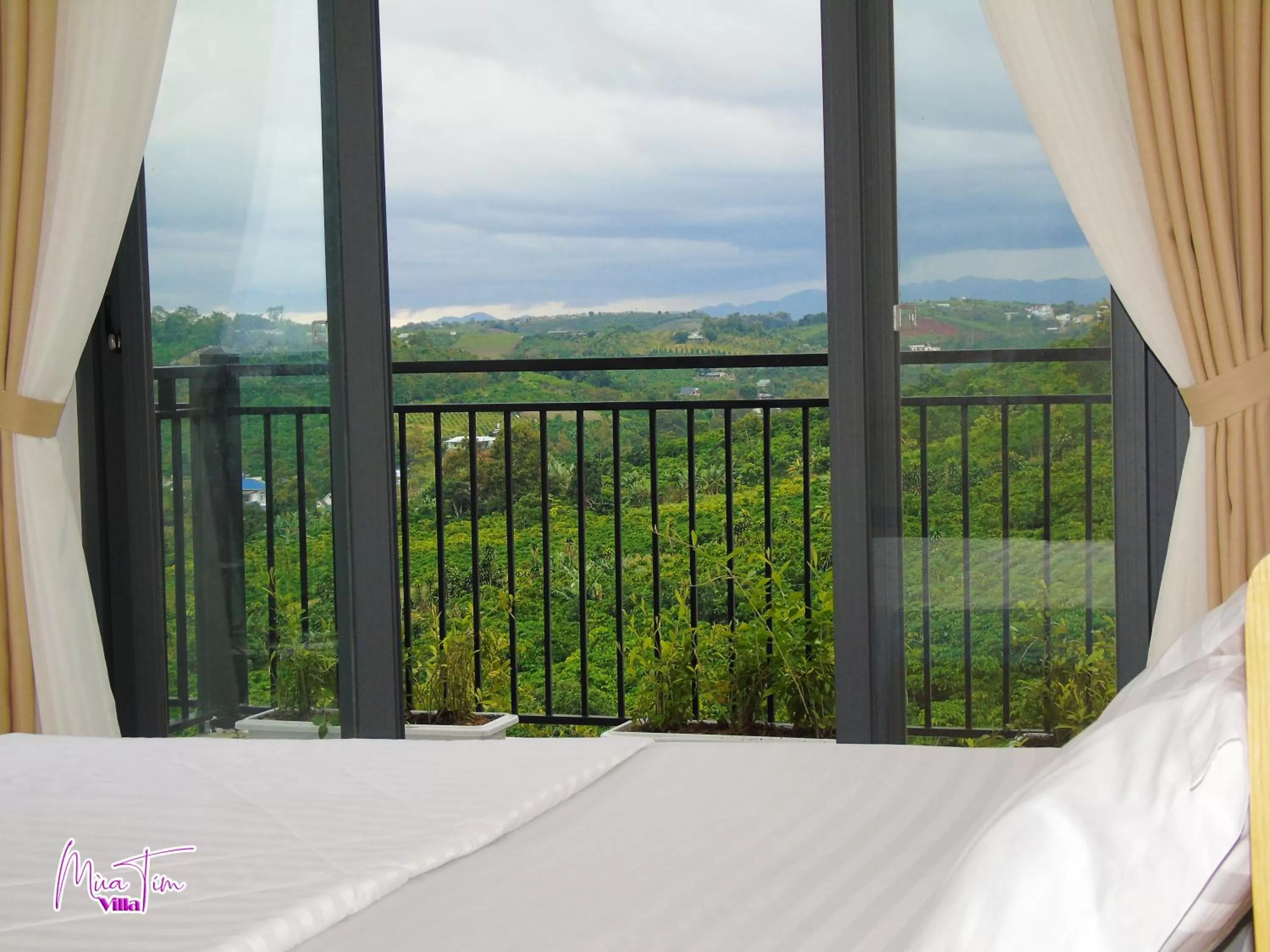 Bed, Mountain View in Mùa Tím Villa