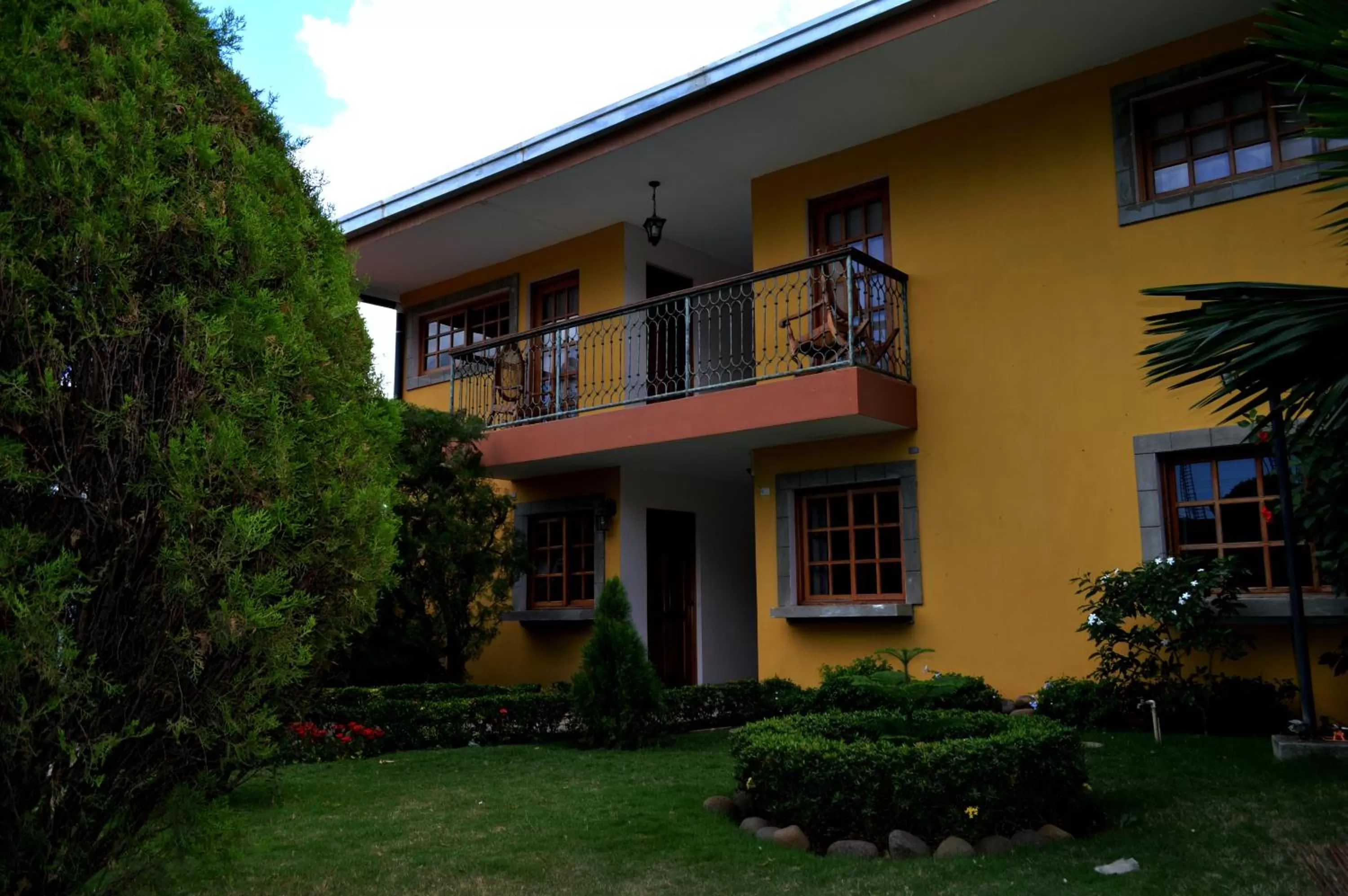 Garden, Property Building in Hotel Los Pinos