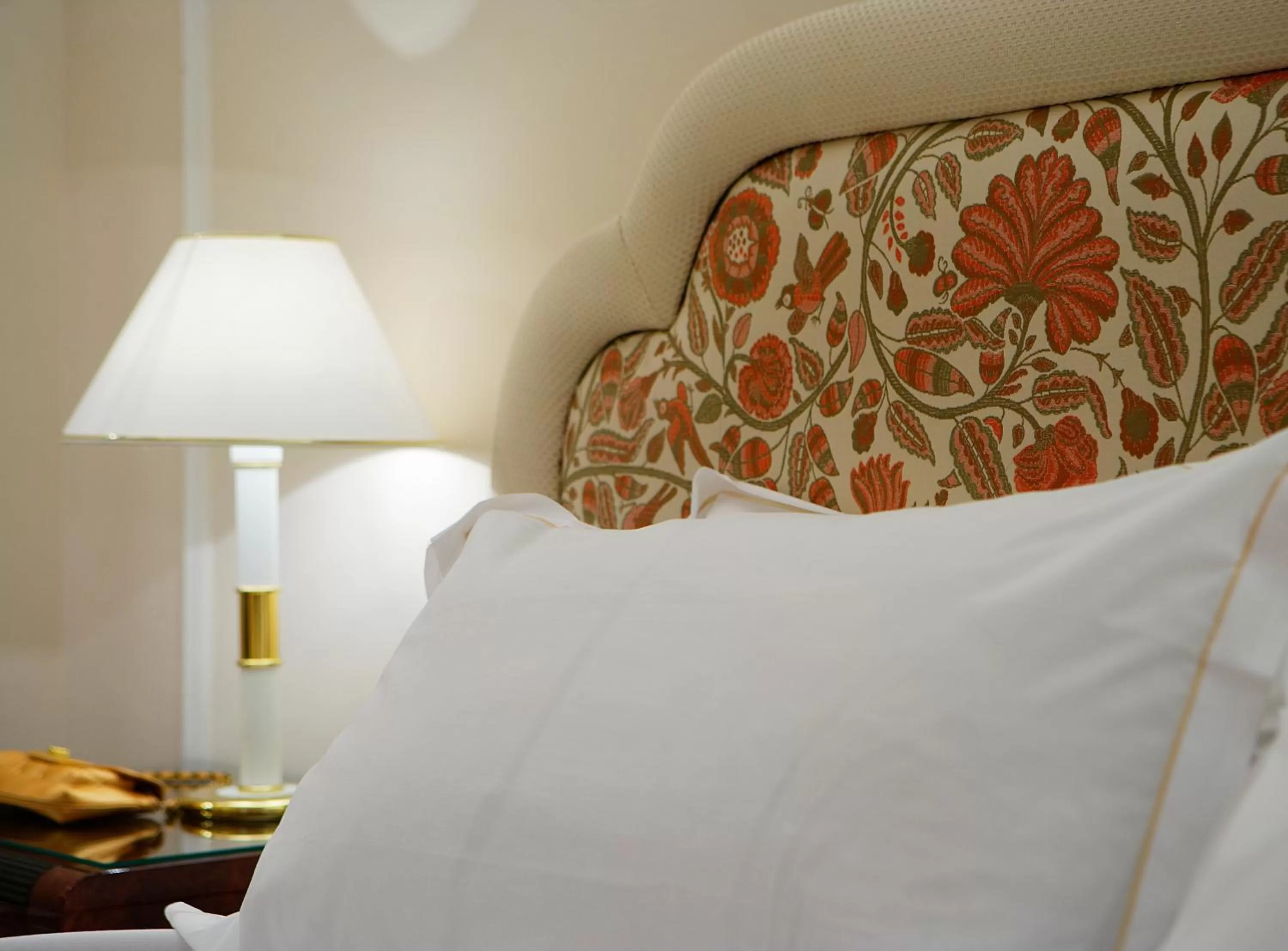 Bed in Hotel De La Ville