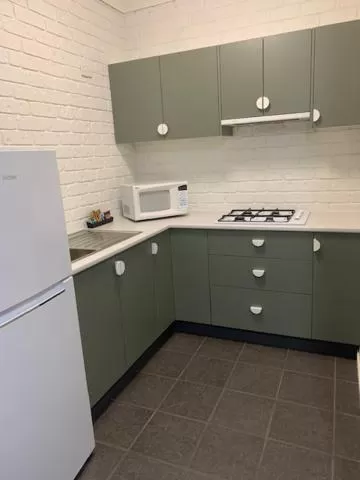 Kitchen or kitchenette in Hamilton Henry Parkes Motor Inn
