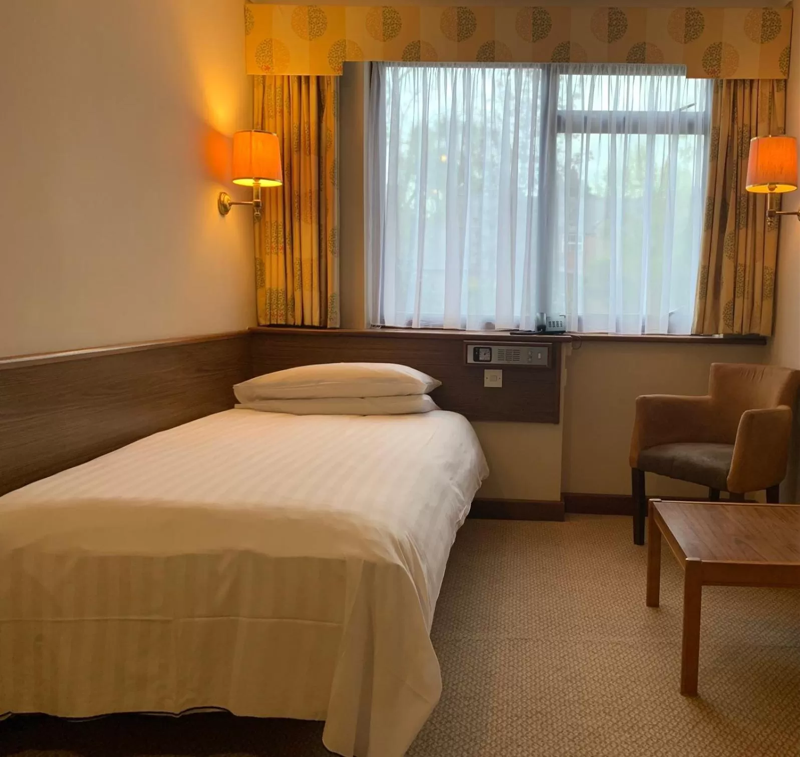 Bed in Littlebury Hotel