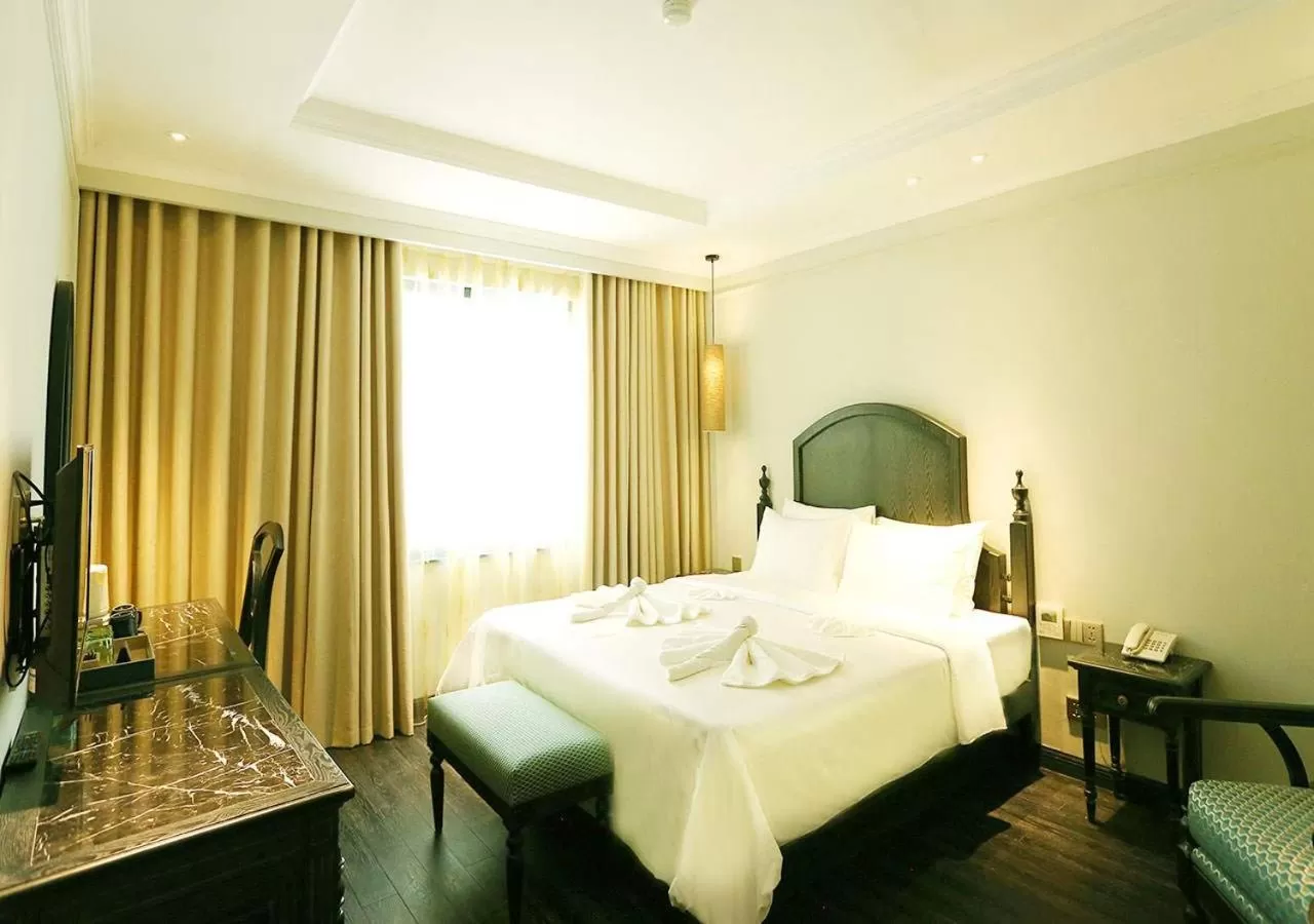 Photo of the whole room, Bed in Hanoi Emerald Waters Hotel Valley