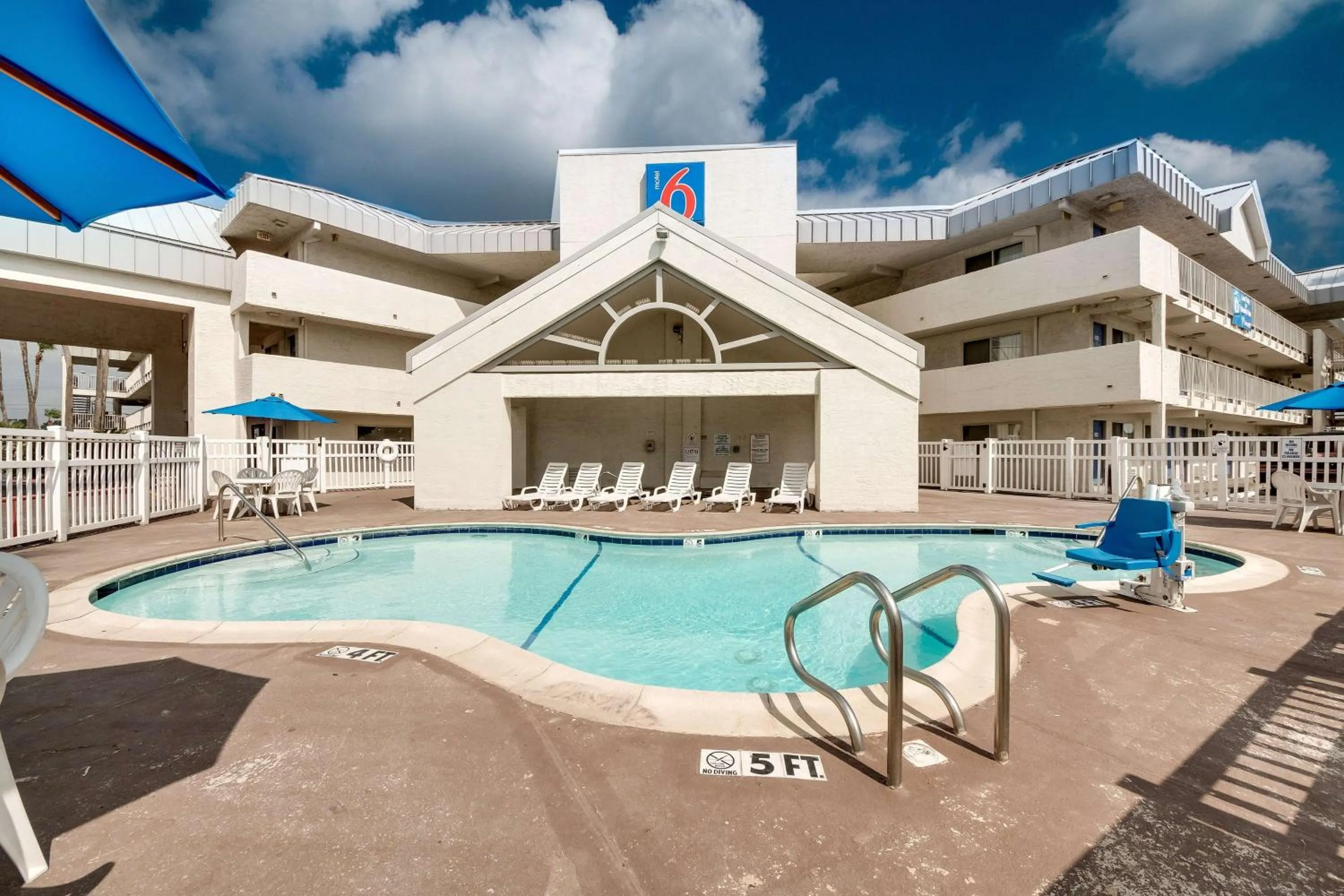 Swimming pool in Motel 6-Brownsville, TX North