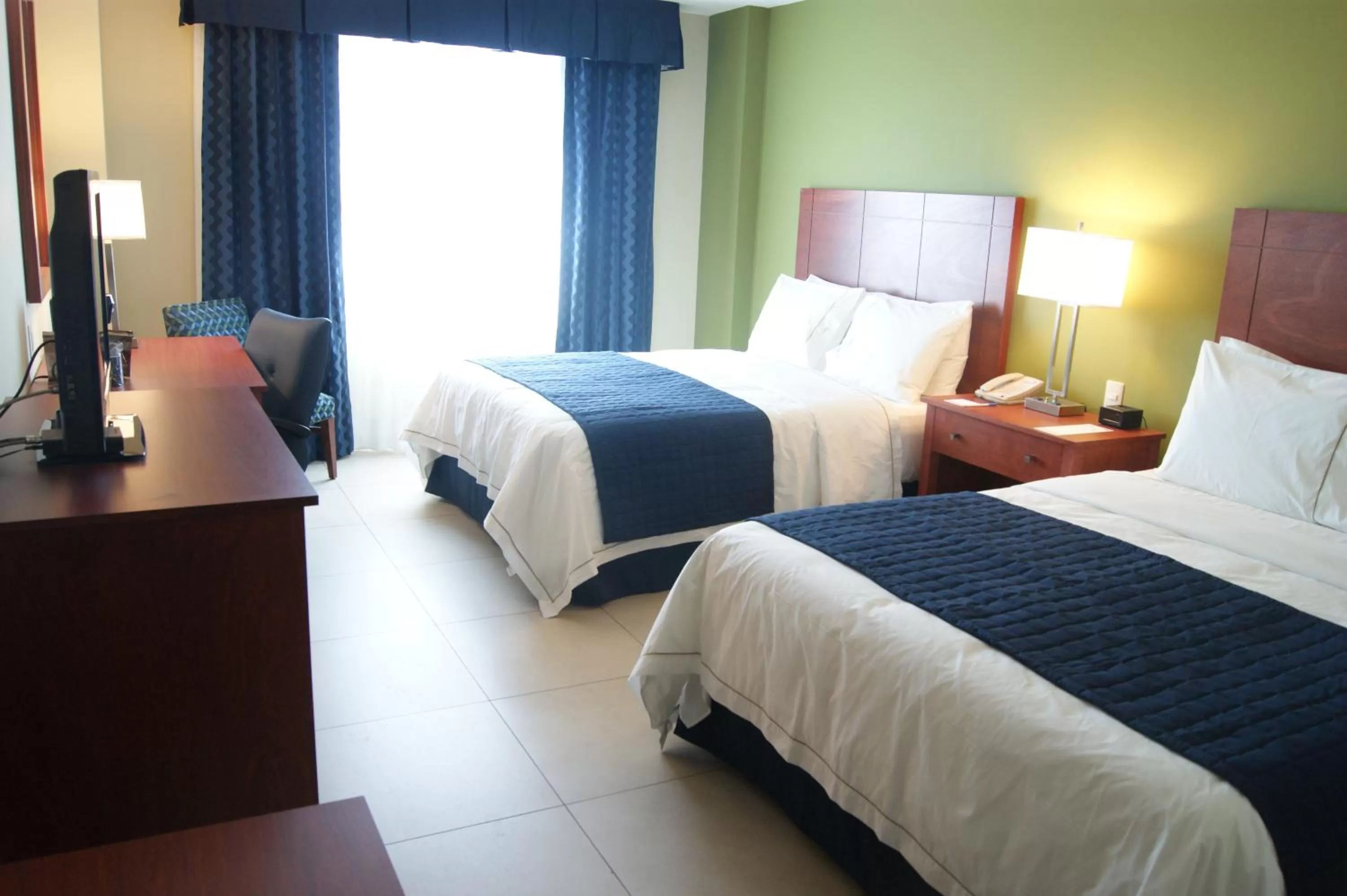 Photo of the whole room, Bed in Holiday Inn Express Veracruz Boca del Rio by IHG