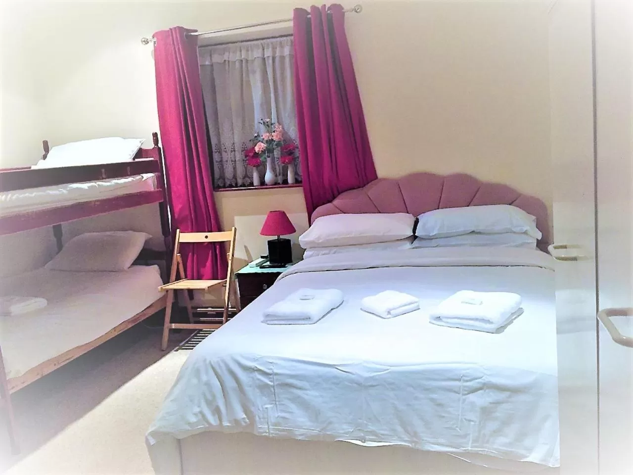 Bedroom, Bed in Lyndhurst Hotel