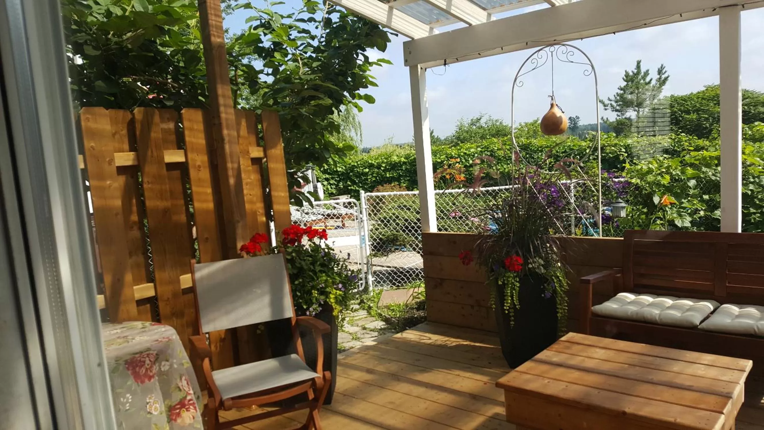 Balcony/Terrace in Atelier Galerie Anne Drouin Peinture & Pension