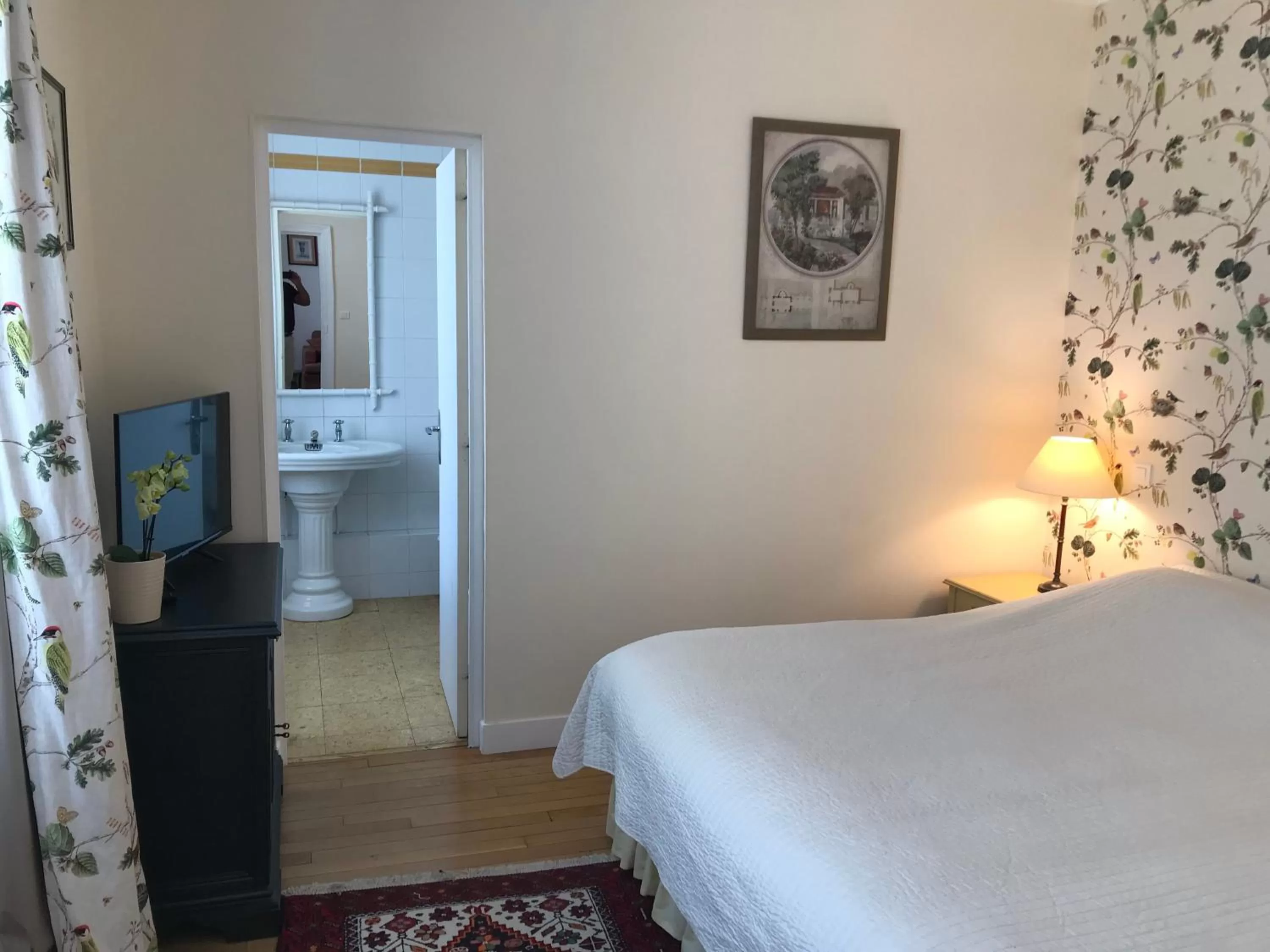 Bathroom, Bed in Clos Saint Nicolas