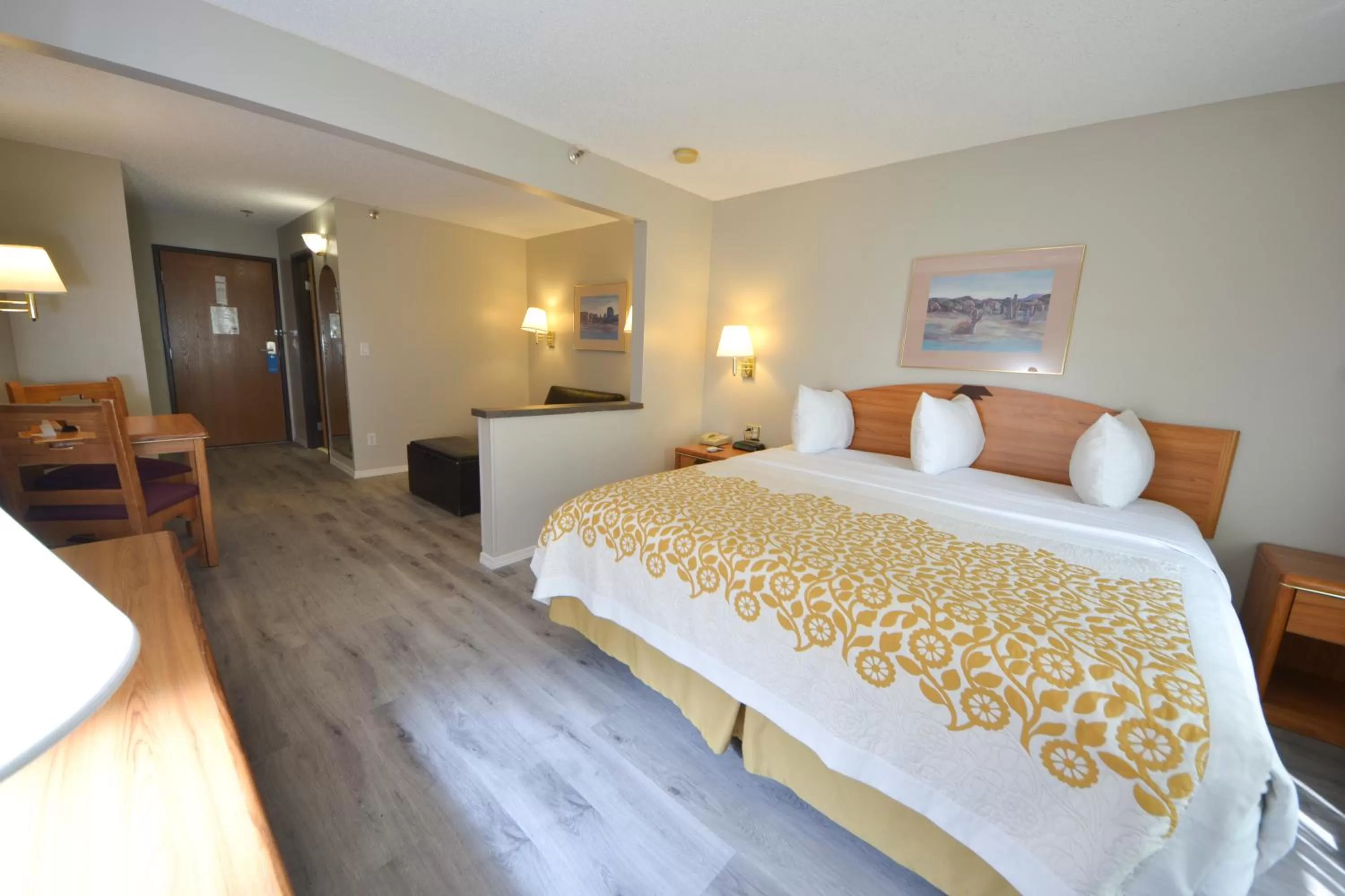 Bedroom, Bed in Days Inn & Suites by Wyndham Airport Albuquerque