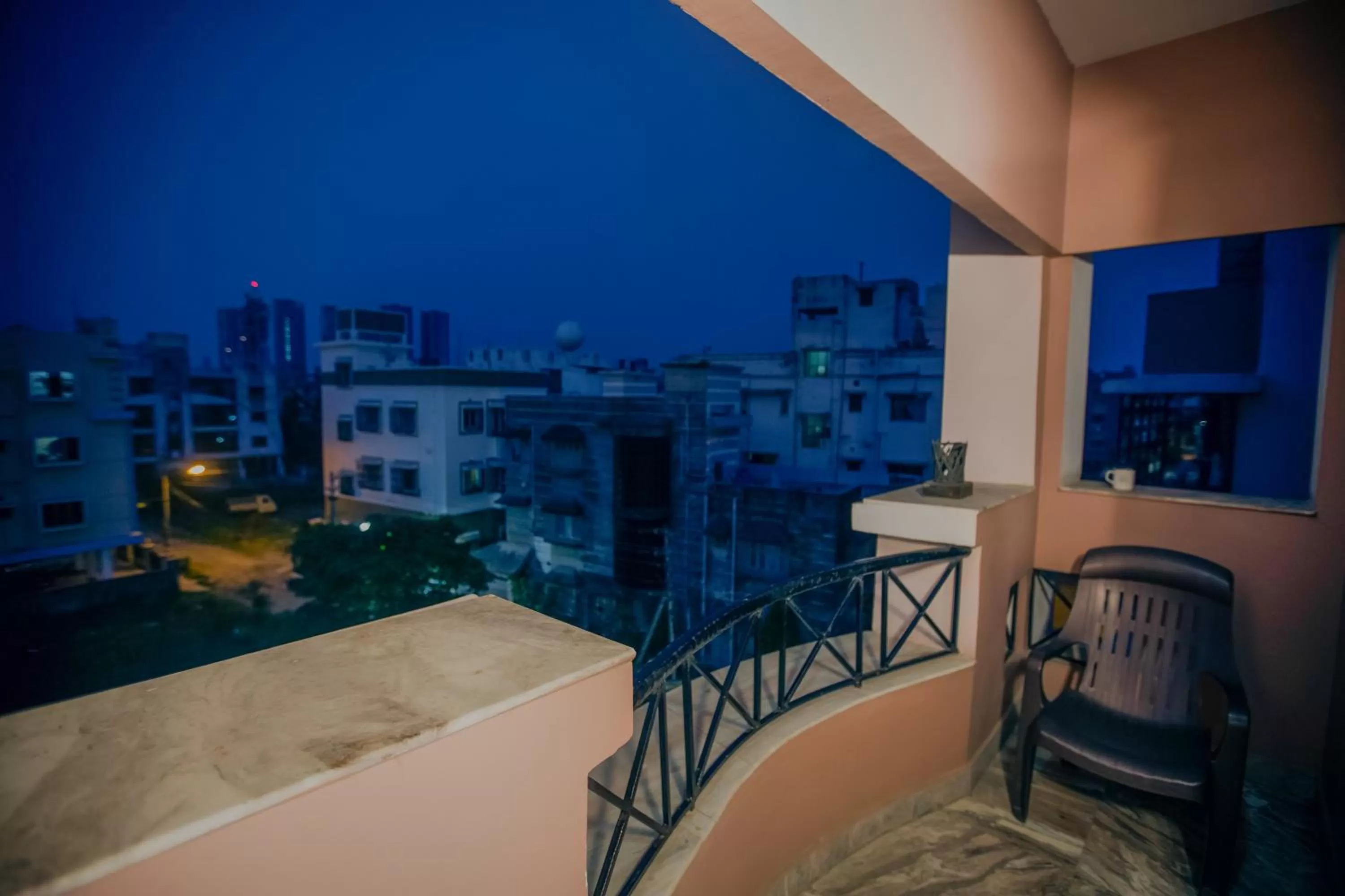 Property building, Balcony/Terrace in The Elite Apartment Hotel