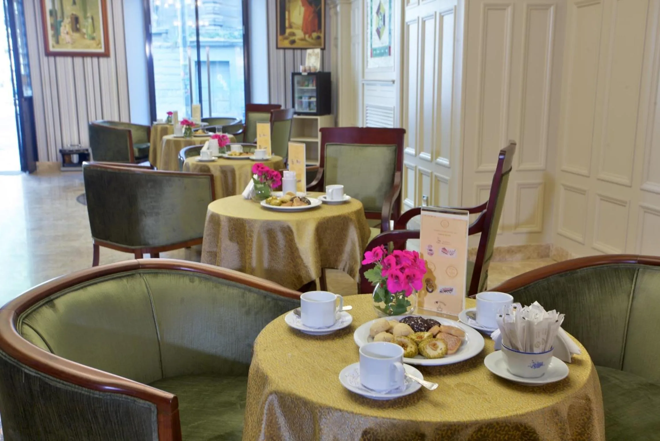 Restaurant/places to eat in Taksim Star Hotel