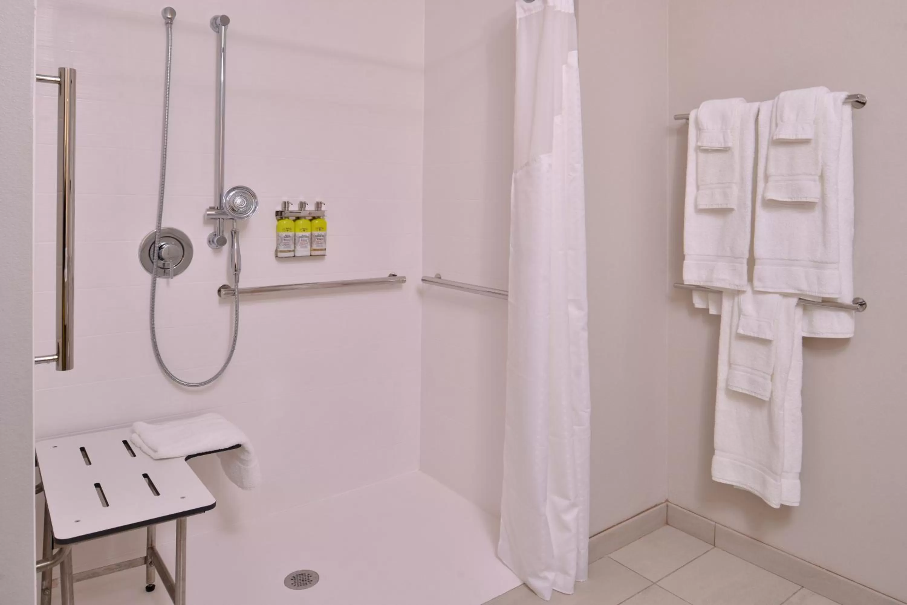 Bedroom in Holiday Inn Express & Suites - Olathe West by IHG