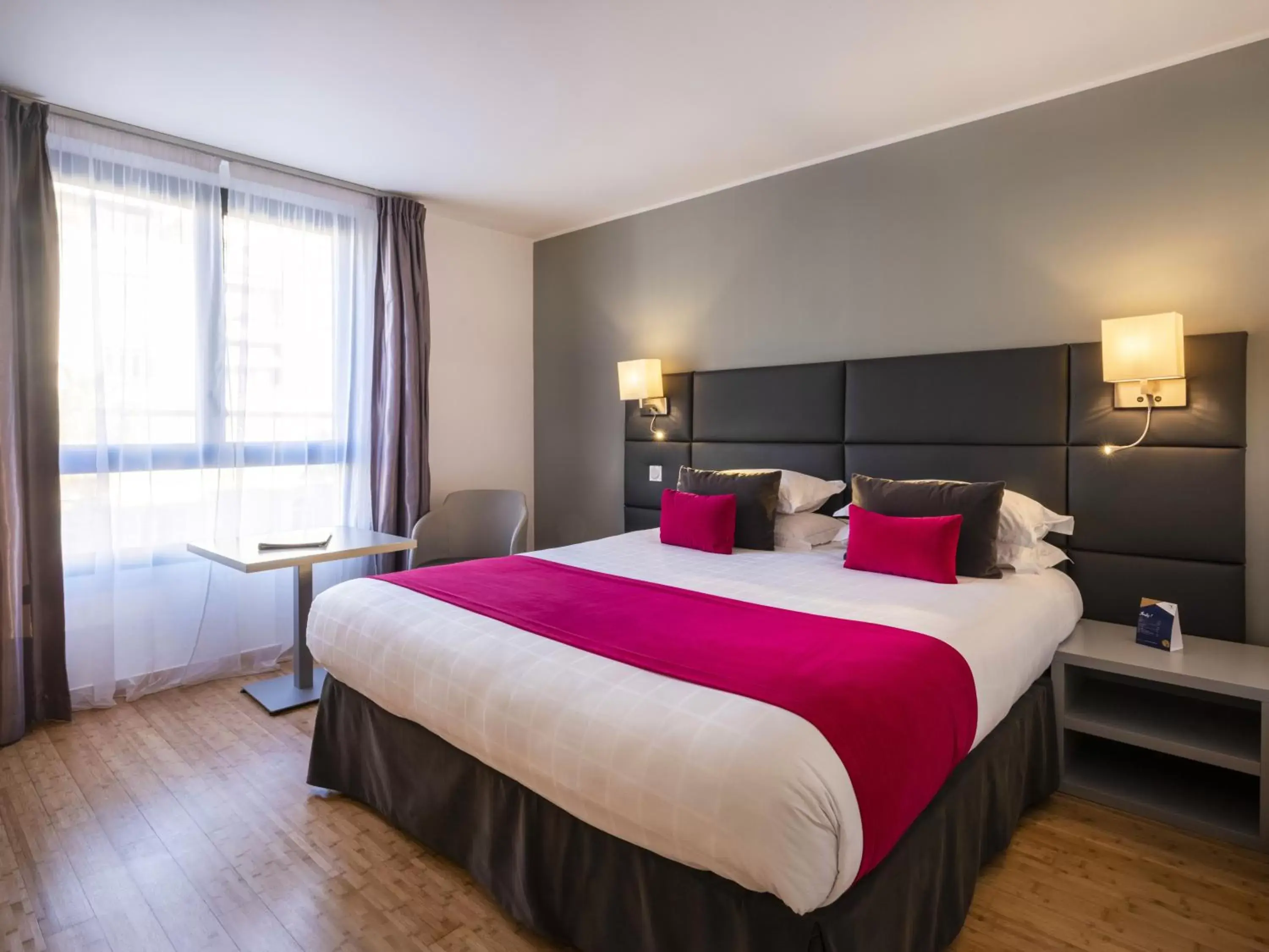 Classic Double Room - with 1h free Swimming Pool in Hotel Nice Riviera Classic Double Room - with 1h free Swimming Pool in Hotel Nice Riviera