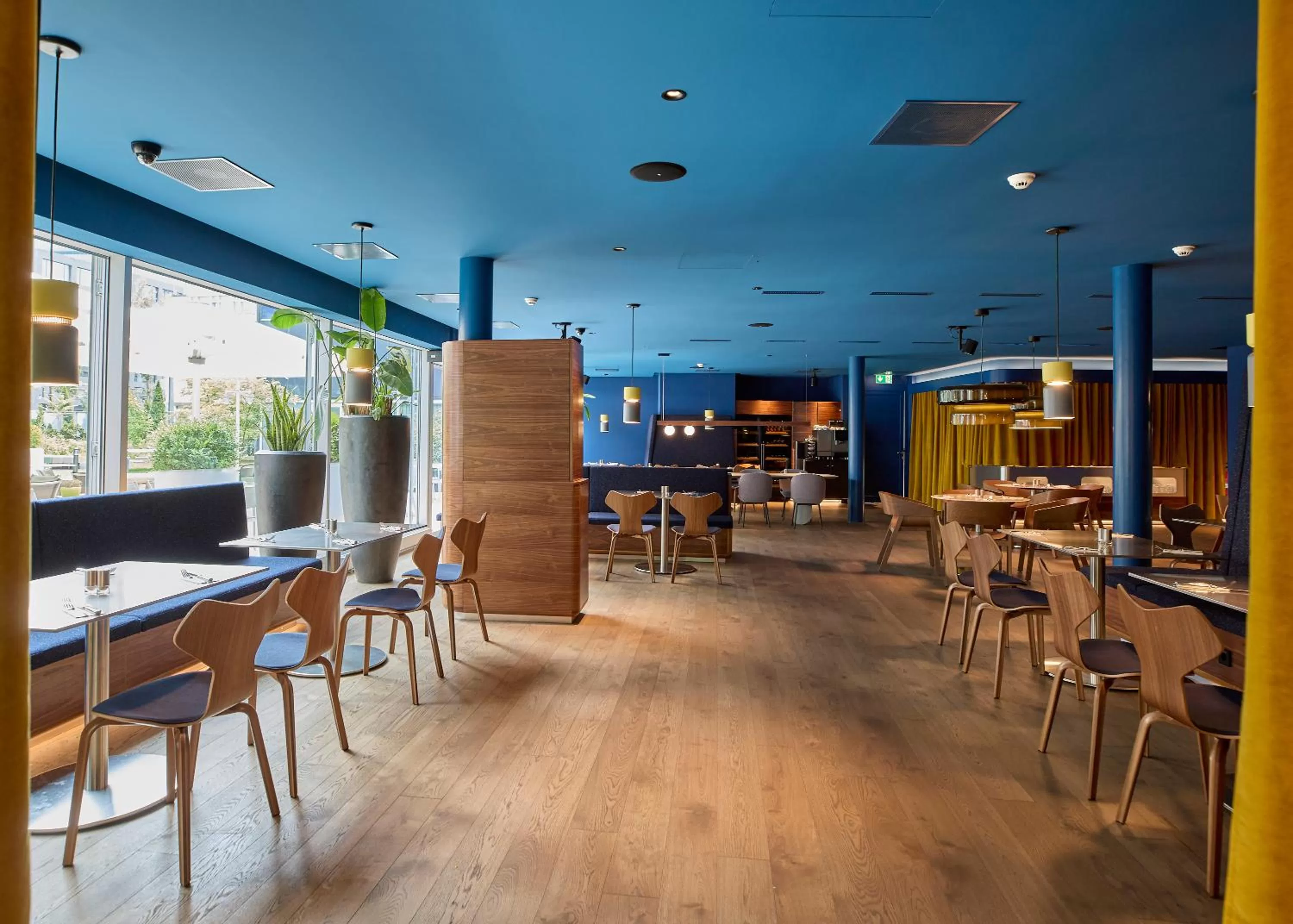 Restaurant/places to eat in Novotel Zurich City West
