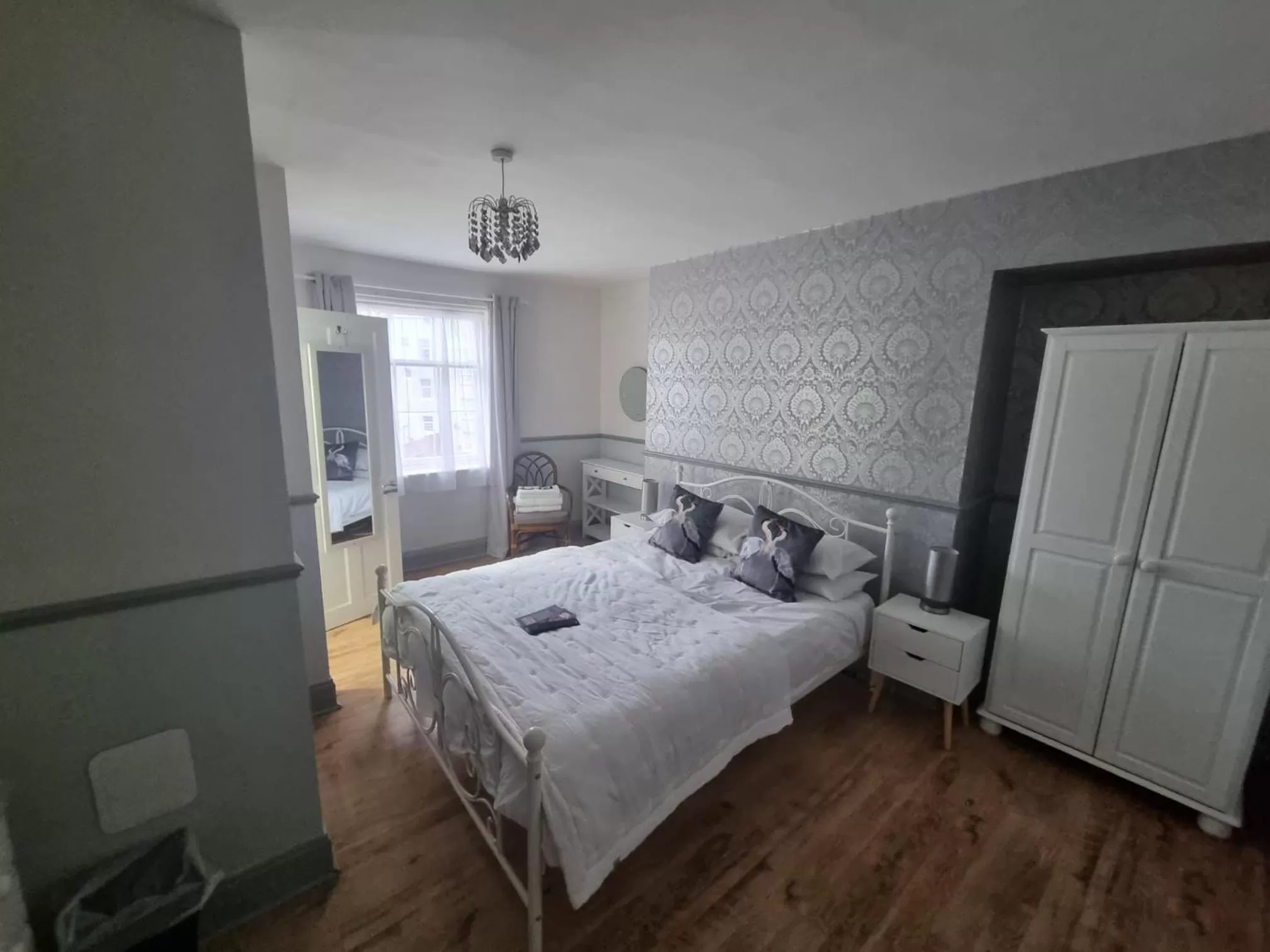 Deluxe Double Room with Shower in LilyRose Hotel