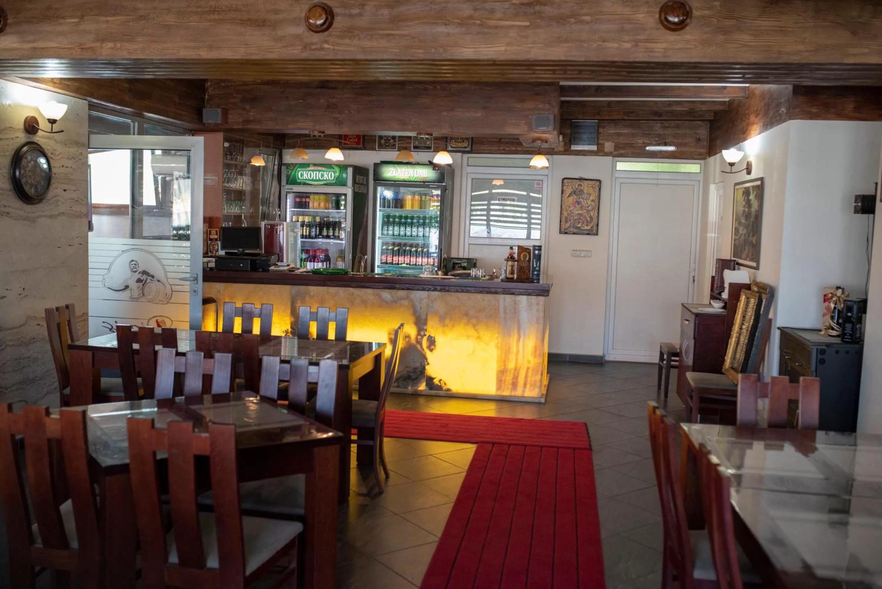 Restaurant/Places to Eat in DIONIS Rooms & Apartments