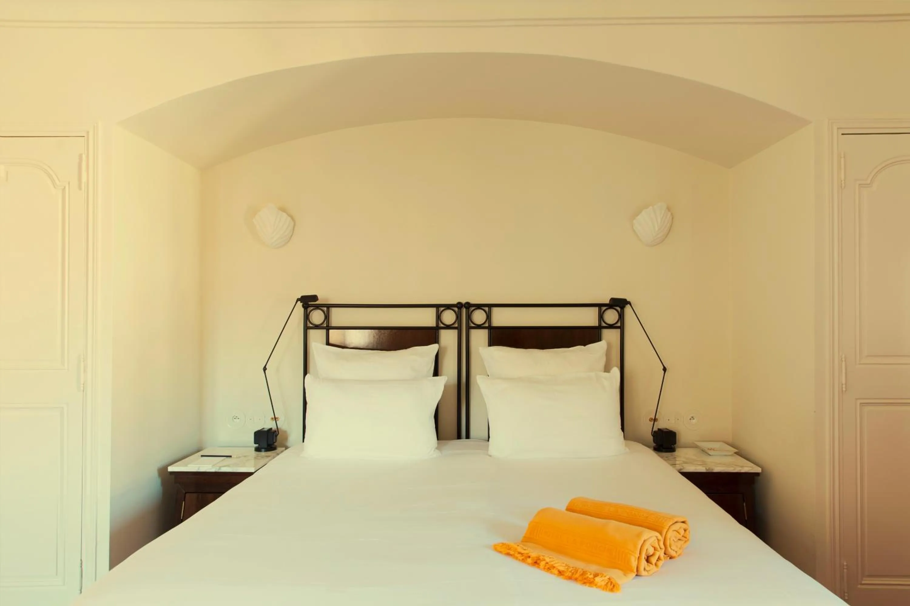 Bed in Hotel la Ponche