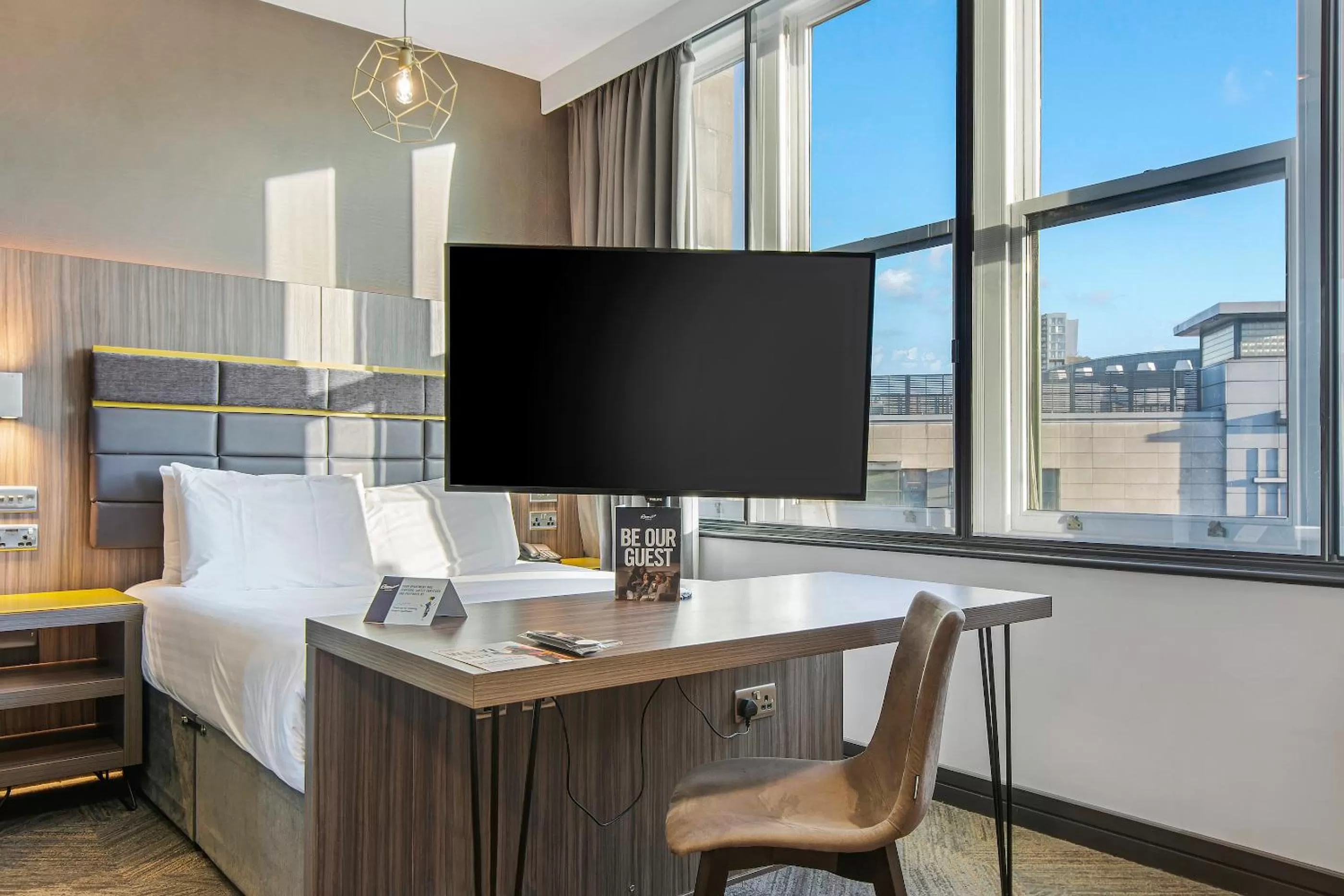 Bedroom in Roomzzz Manchester Victoria