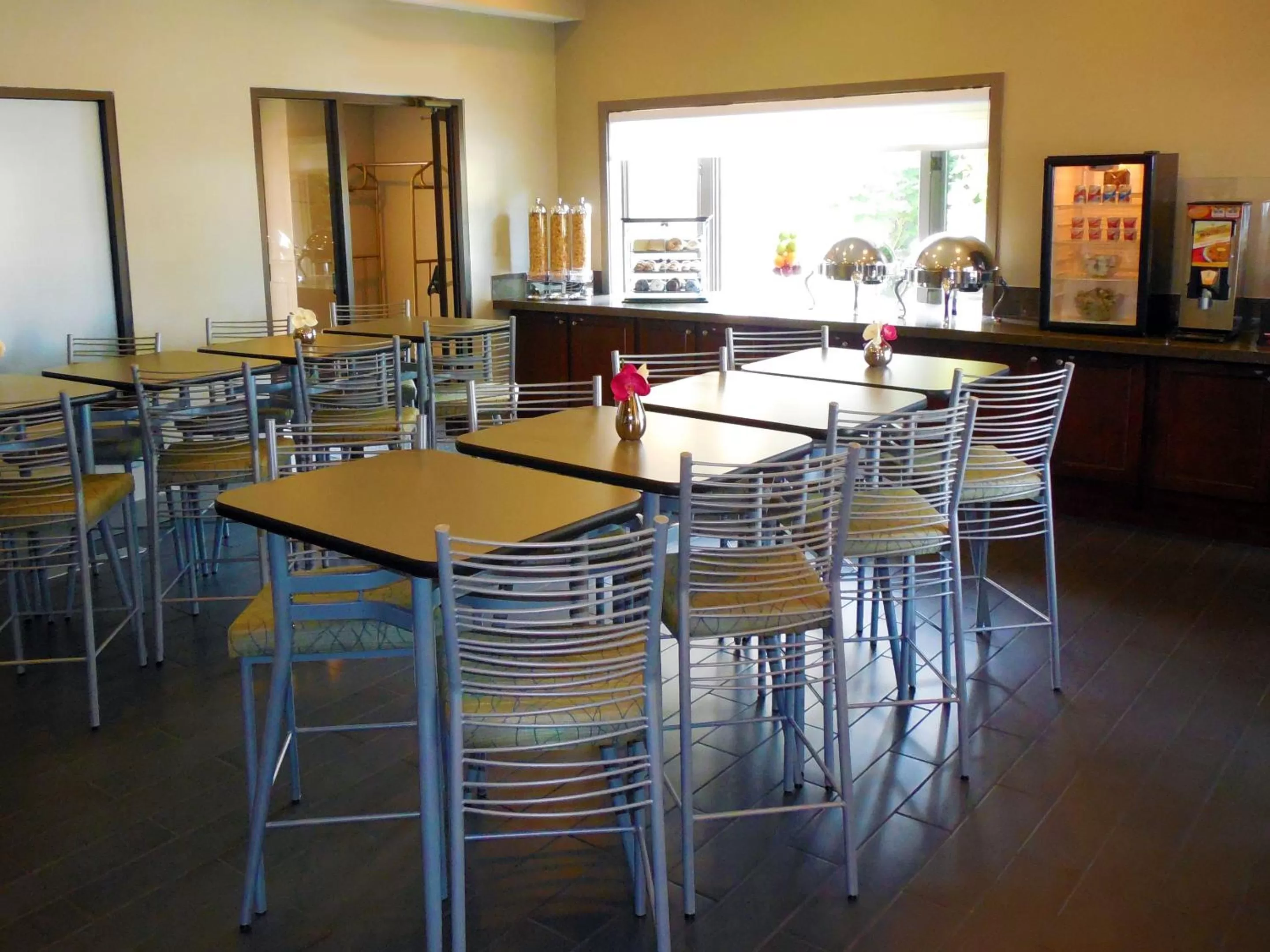 Breakfast in Eastland Suites Hotel & Conference Ctr, Trademark by Wyndham