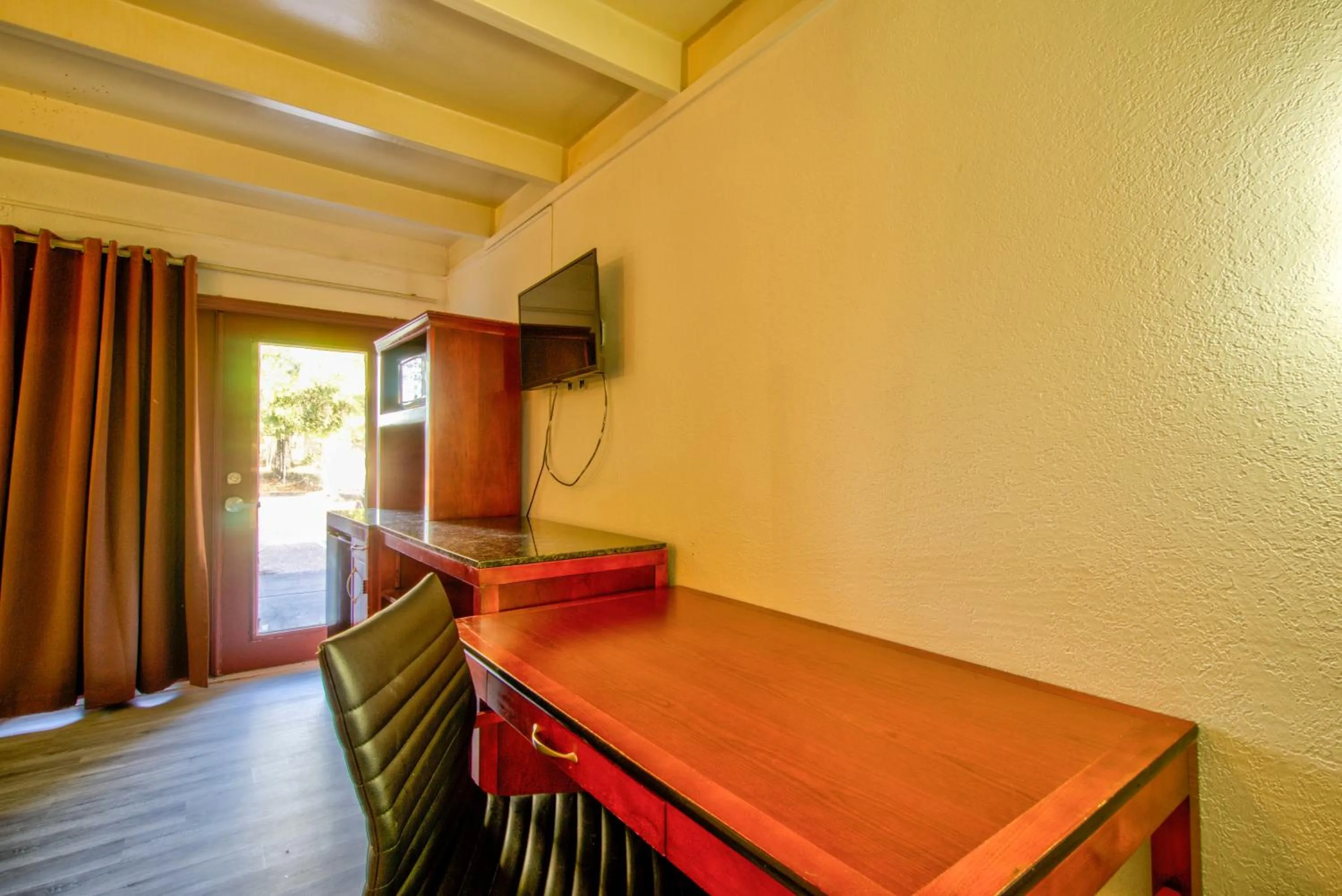 Dining Area in Clearwater Hotel
