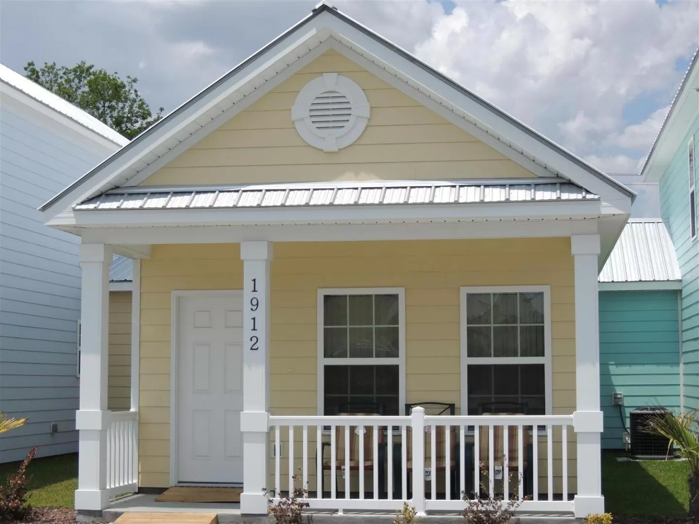 Facade/entrance, Property Building in Beach Vacation Condos South